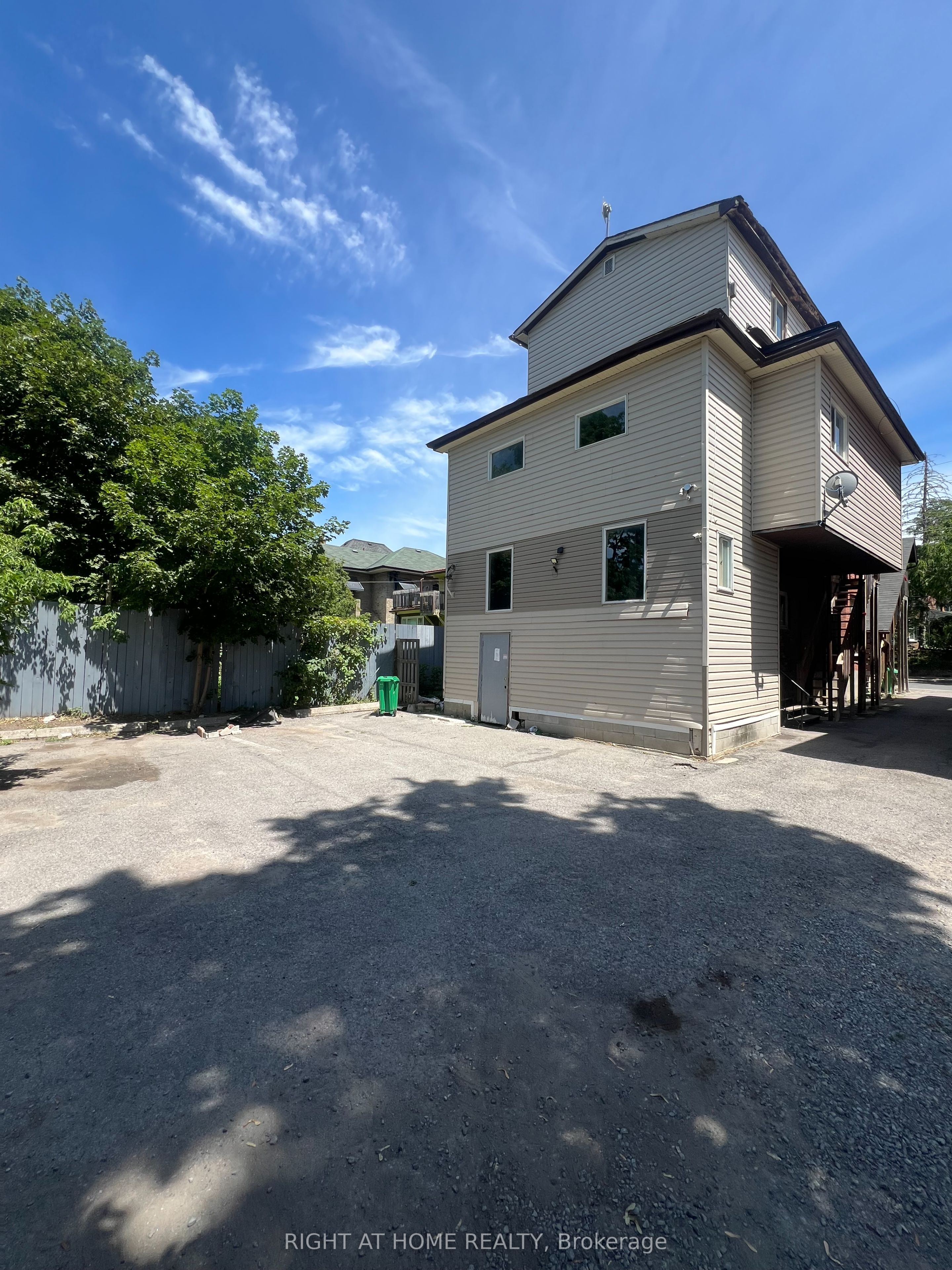 541 Aylmer Street N, Peterborough, ON K9H 3W6 photo 4