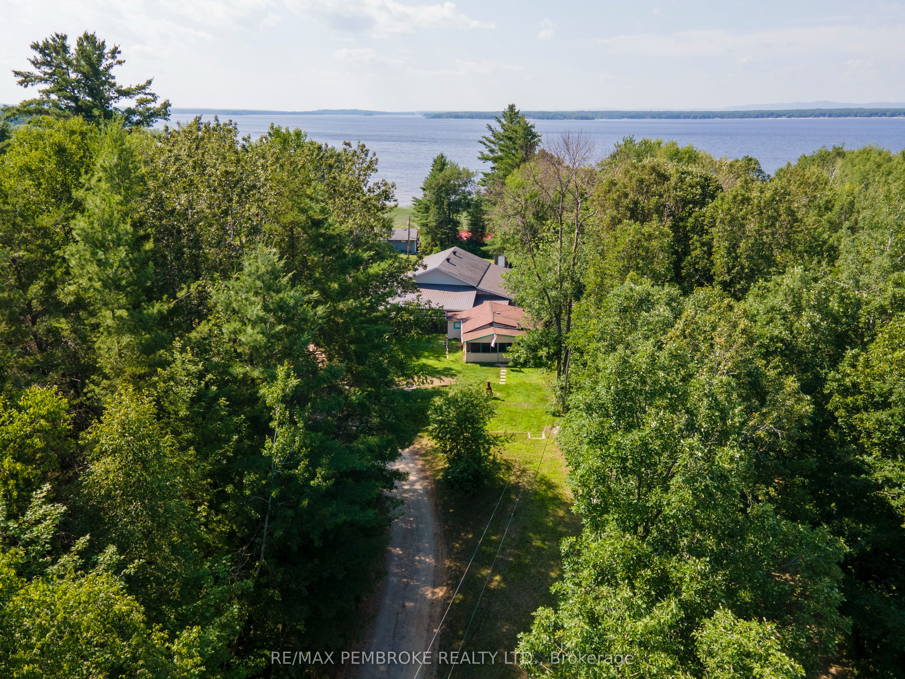 19B Moores Beach Road, Whitewater Region, ON K0J 2L0