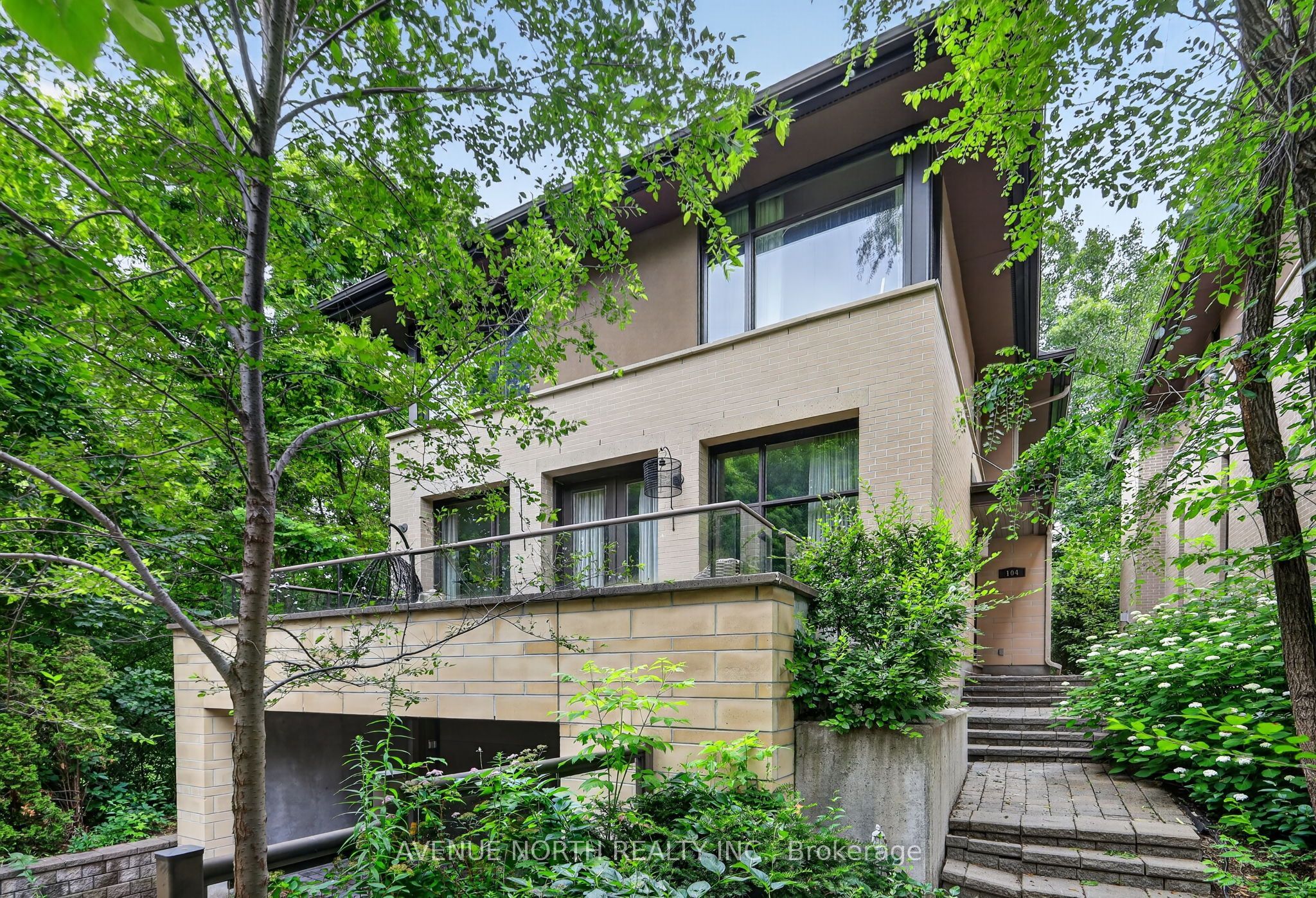 104 Black Maple Private, Rockcliffe Park, ON K1M 0T7 photo 2