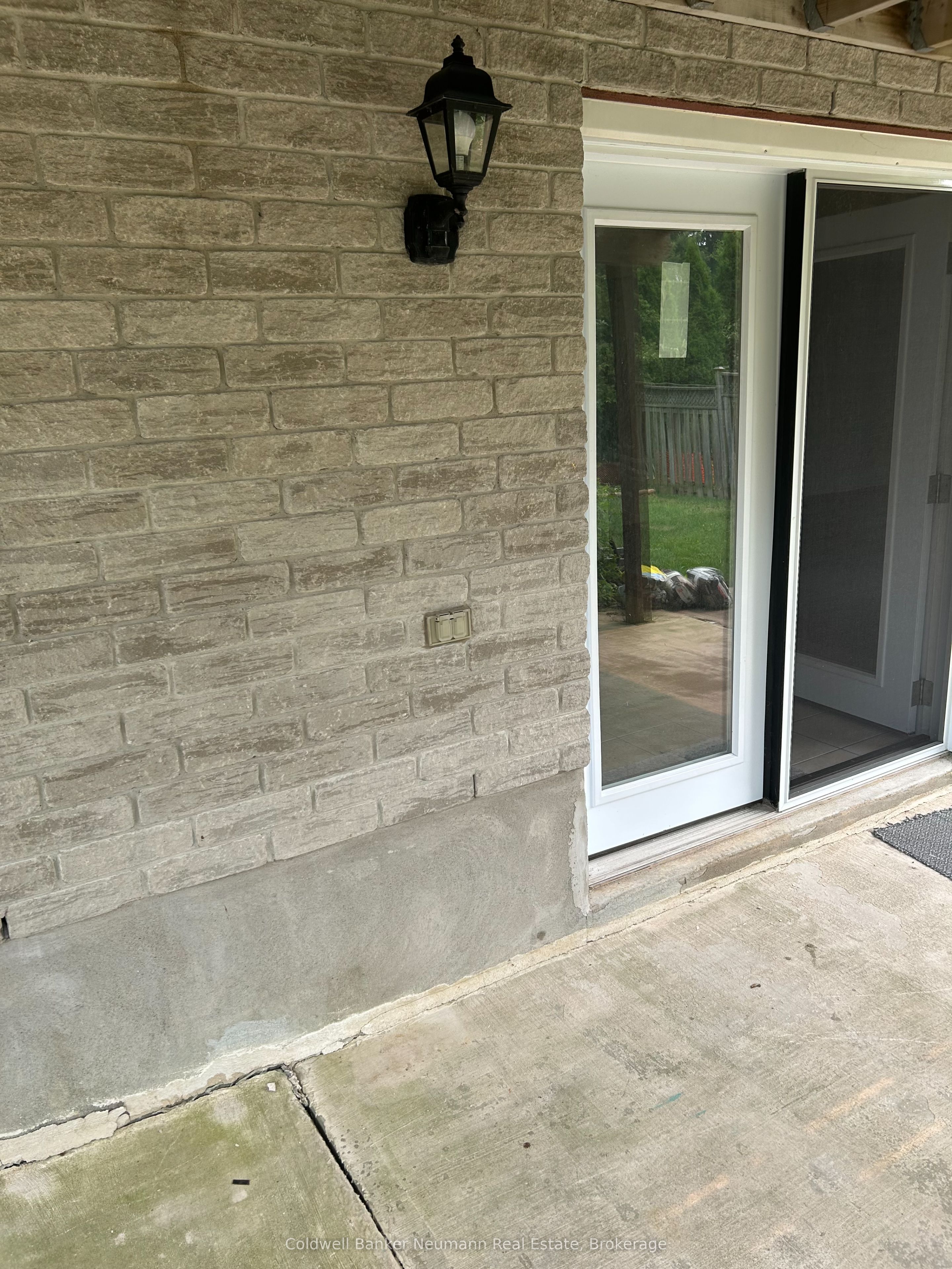 198 Summerfield Drive LOWER, Guelph, ON N1L 1L3 photo 2