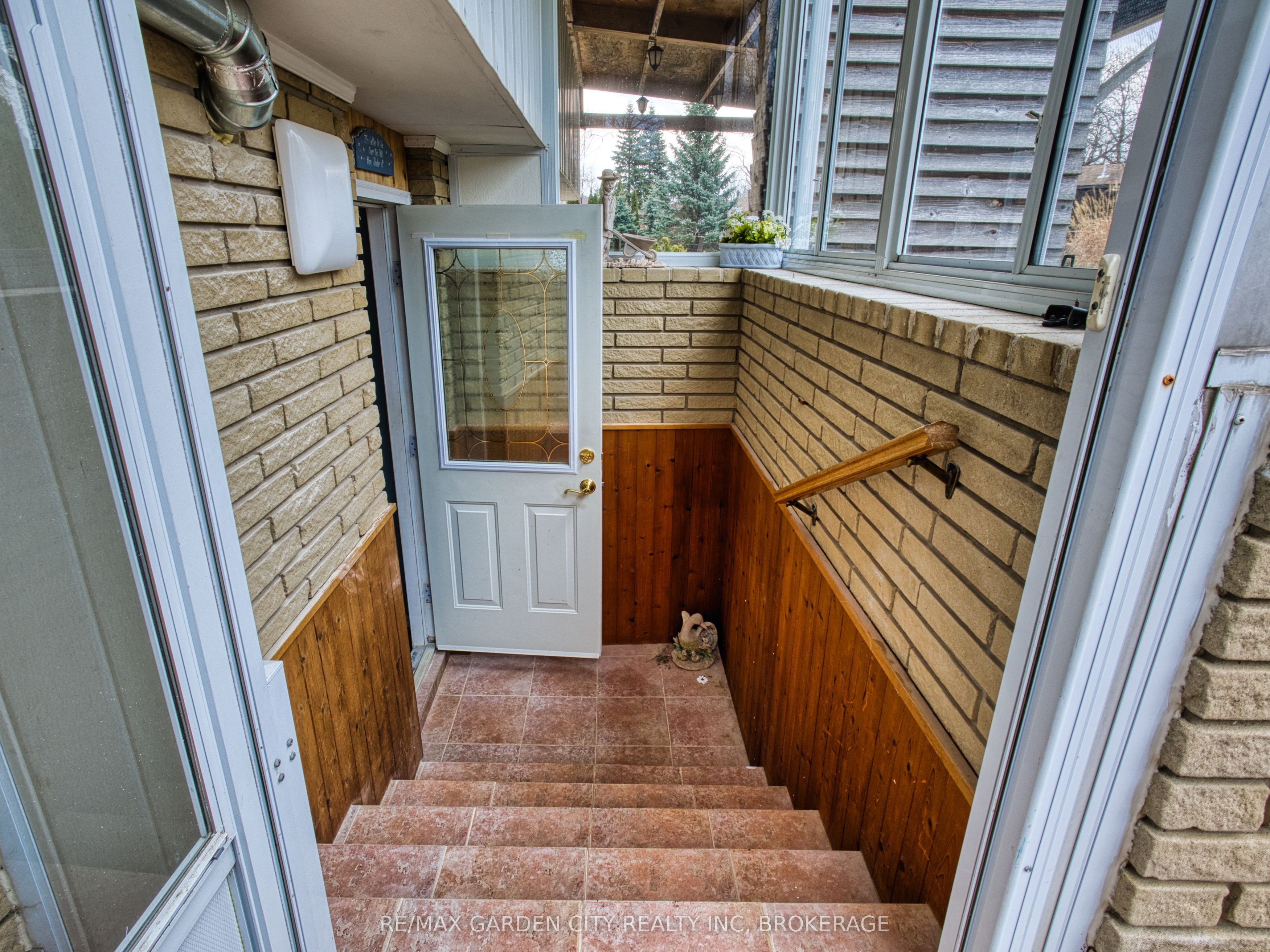 38 Cypress Street Lower, St. Catharines, ON L2N 4L9 photo 2