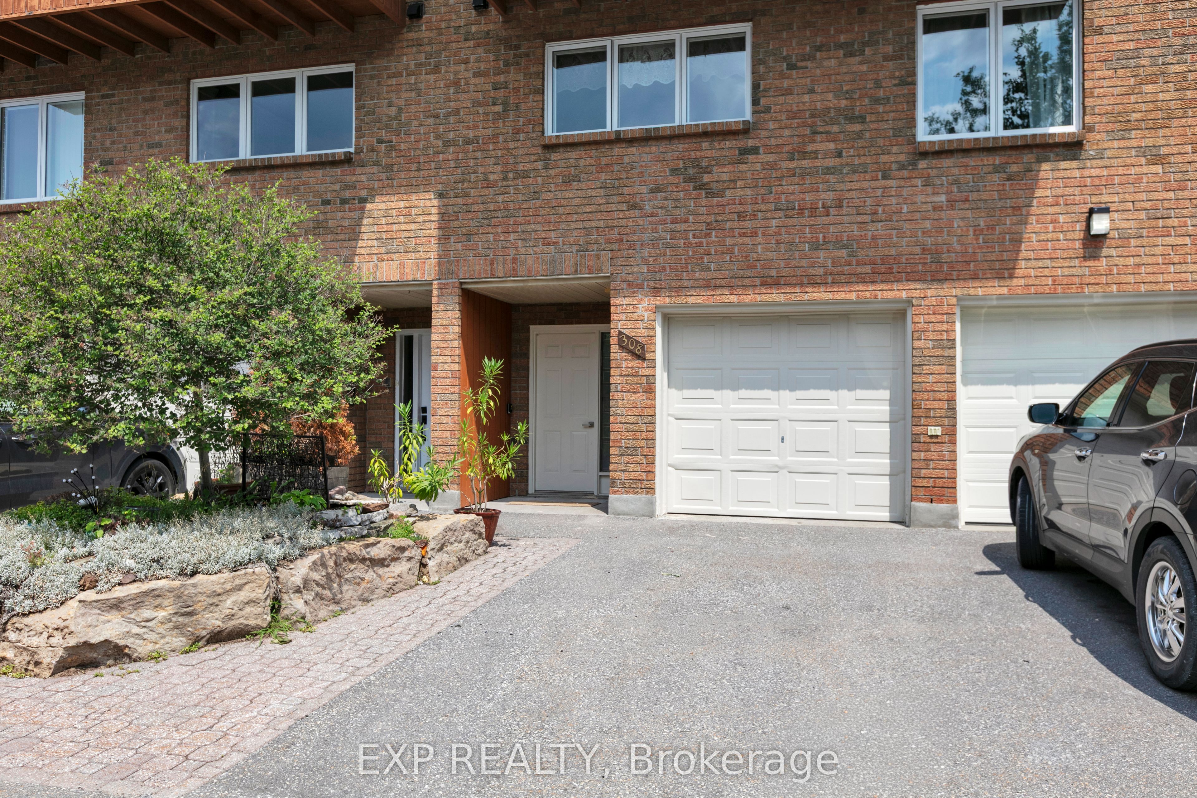 308 Stratas Court 24, Kanata, ON K2L 3K6 photo 2