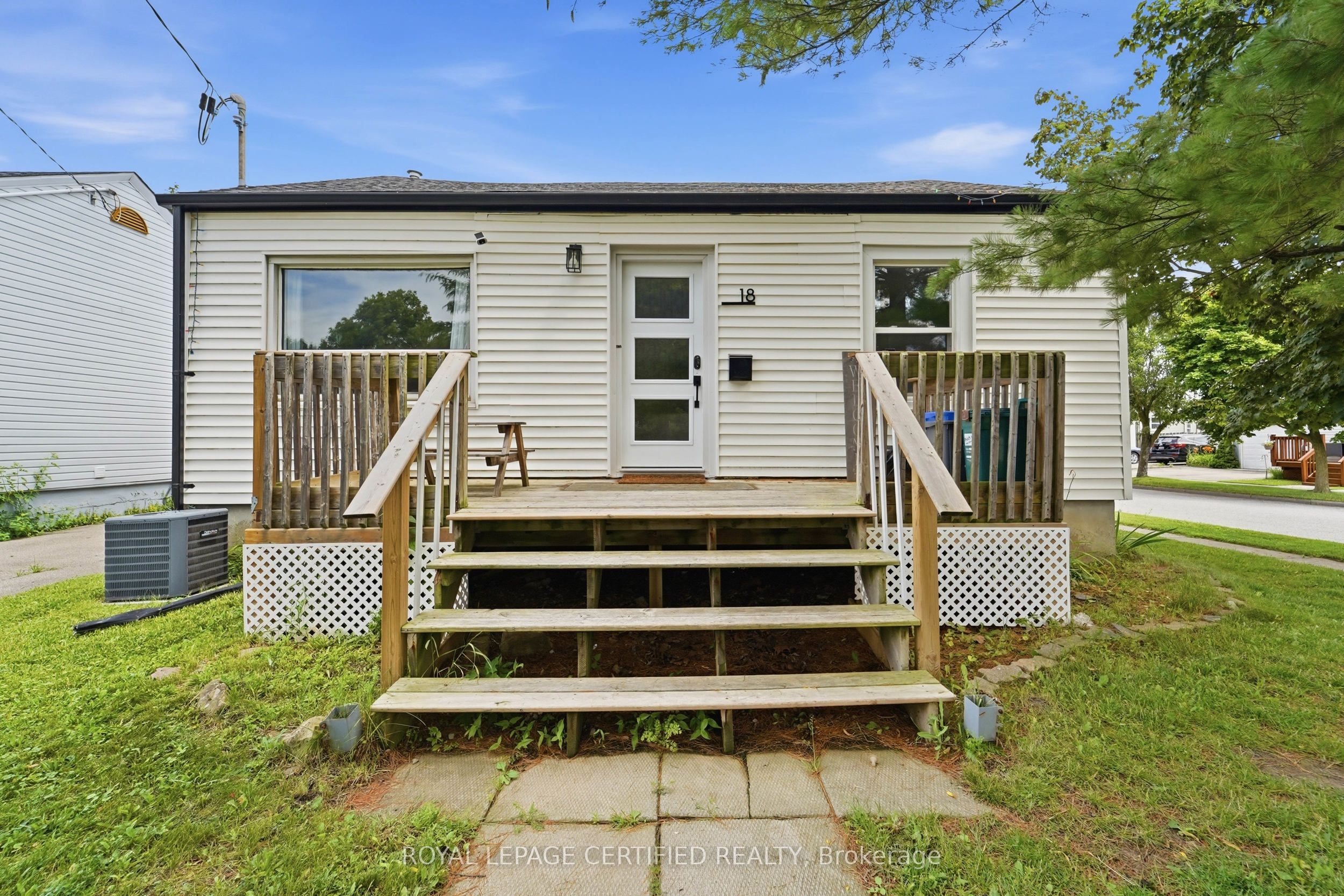 18 Coventry Street, St. Catharines, ON L2R 6X7