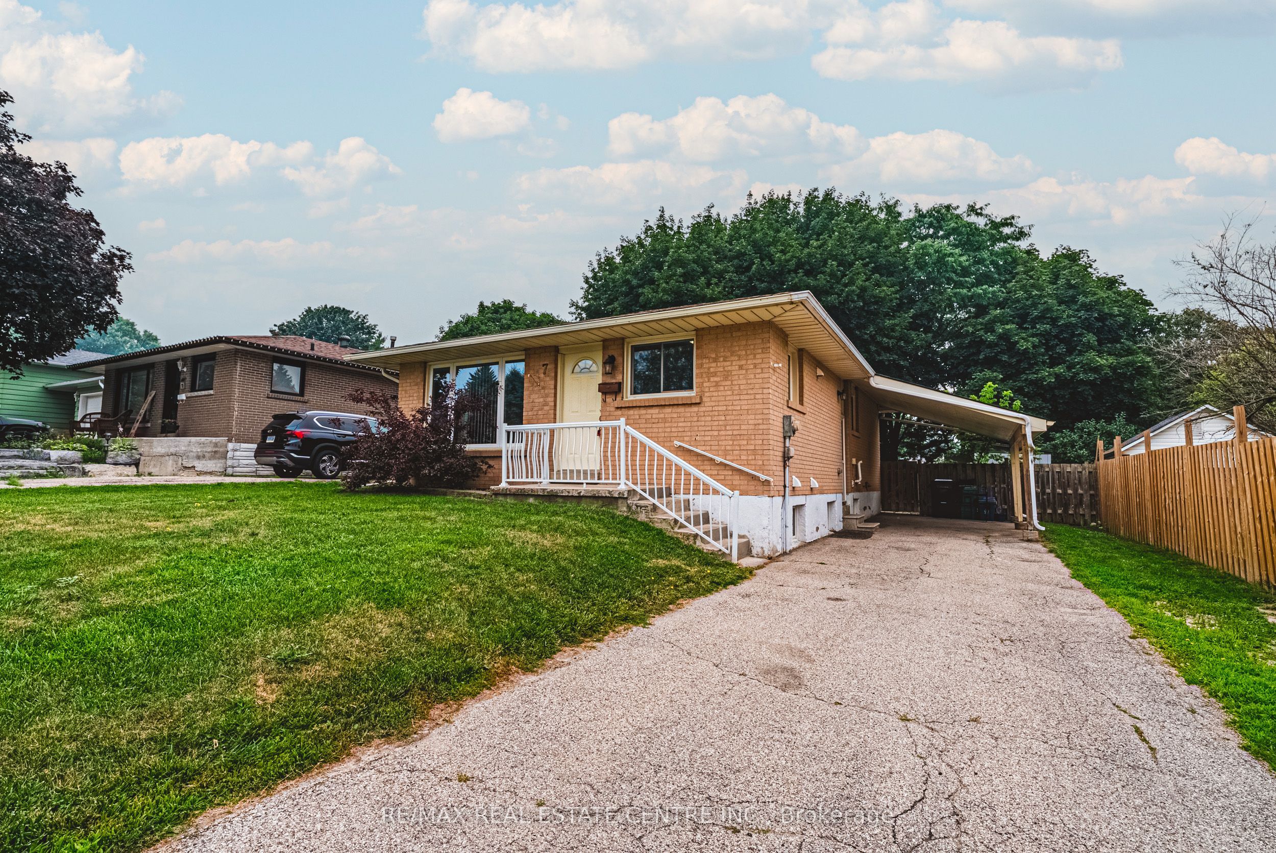 7 Chapman Court, Cambridge, ON N3C 2X1 photo 2