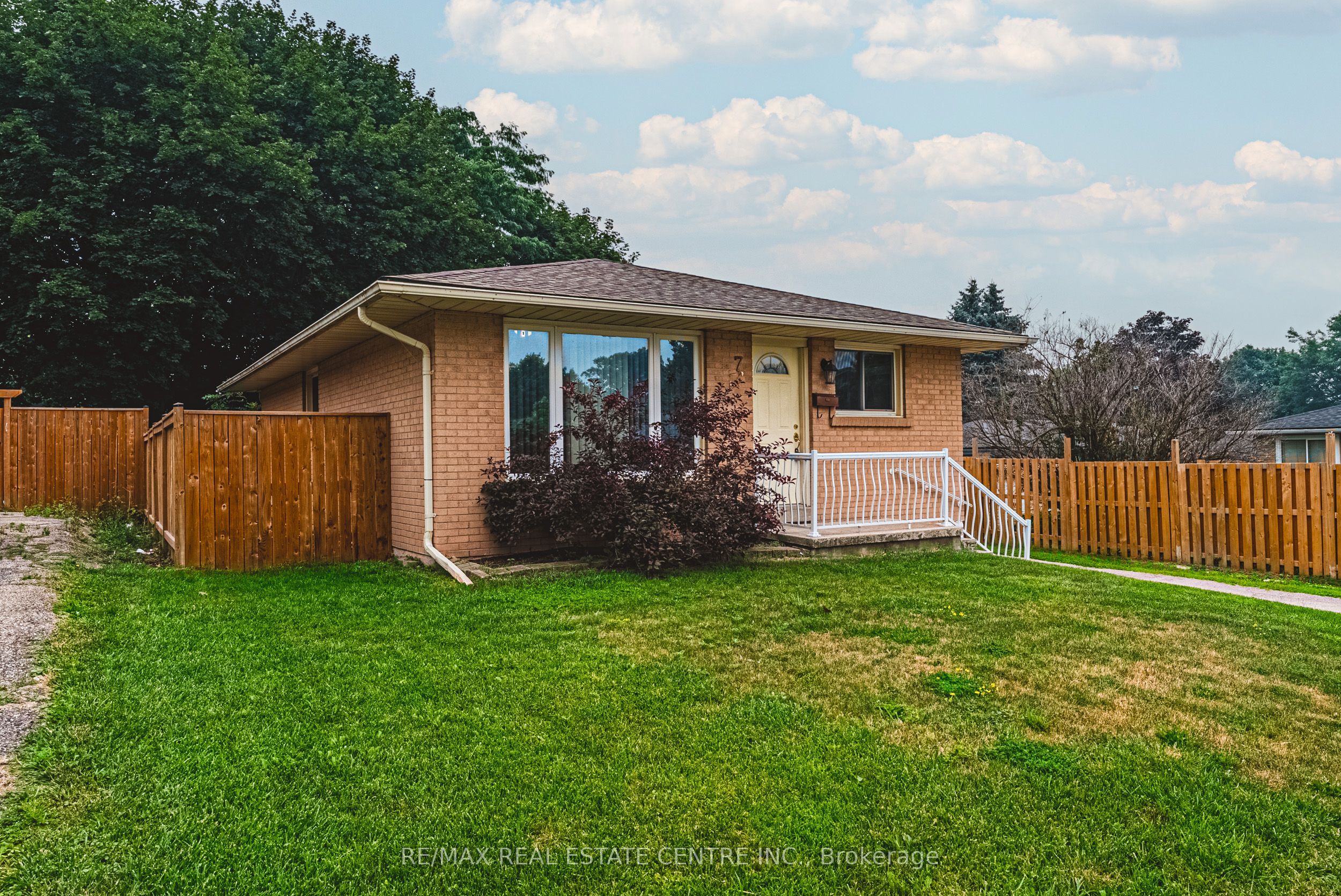 7 Chapman Court, Cambridge, ON N3C 2X1 photo 3