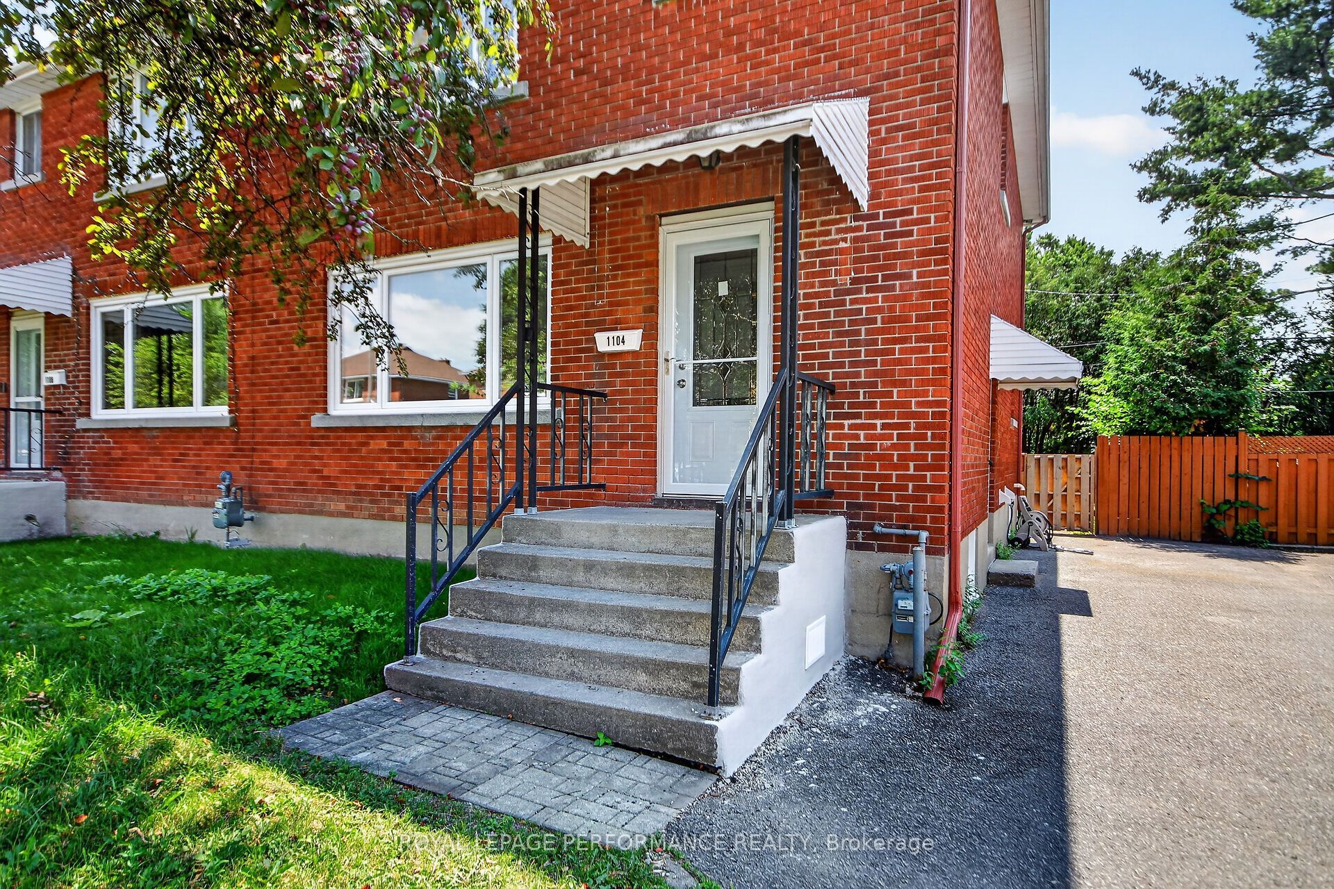1104 Aldea Avenue, Billings Bridge - Riverside Park and Area, ON K1H 8C2 photo 3