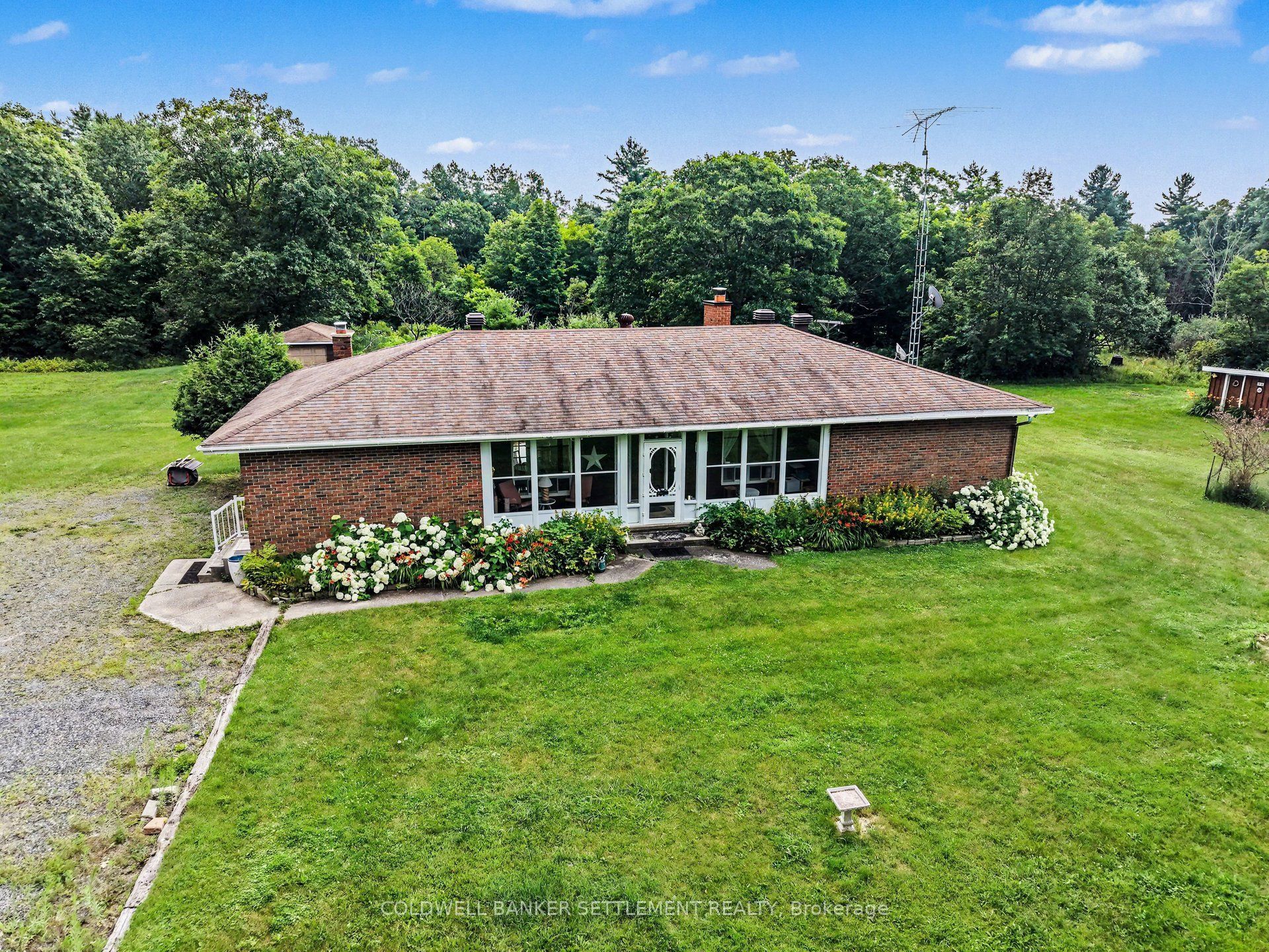 343 Ennis Road, Tay Valley, ON K0G 1A0 photo 2