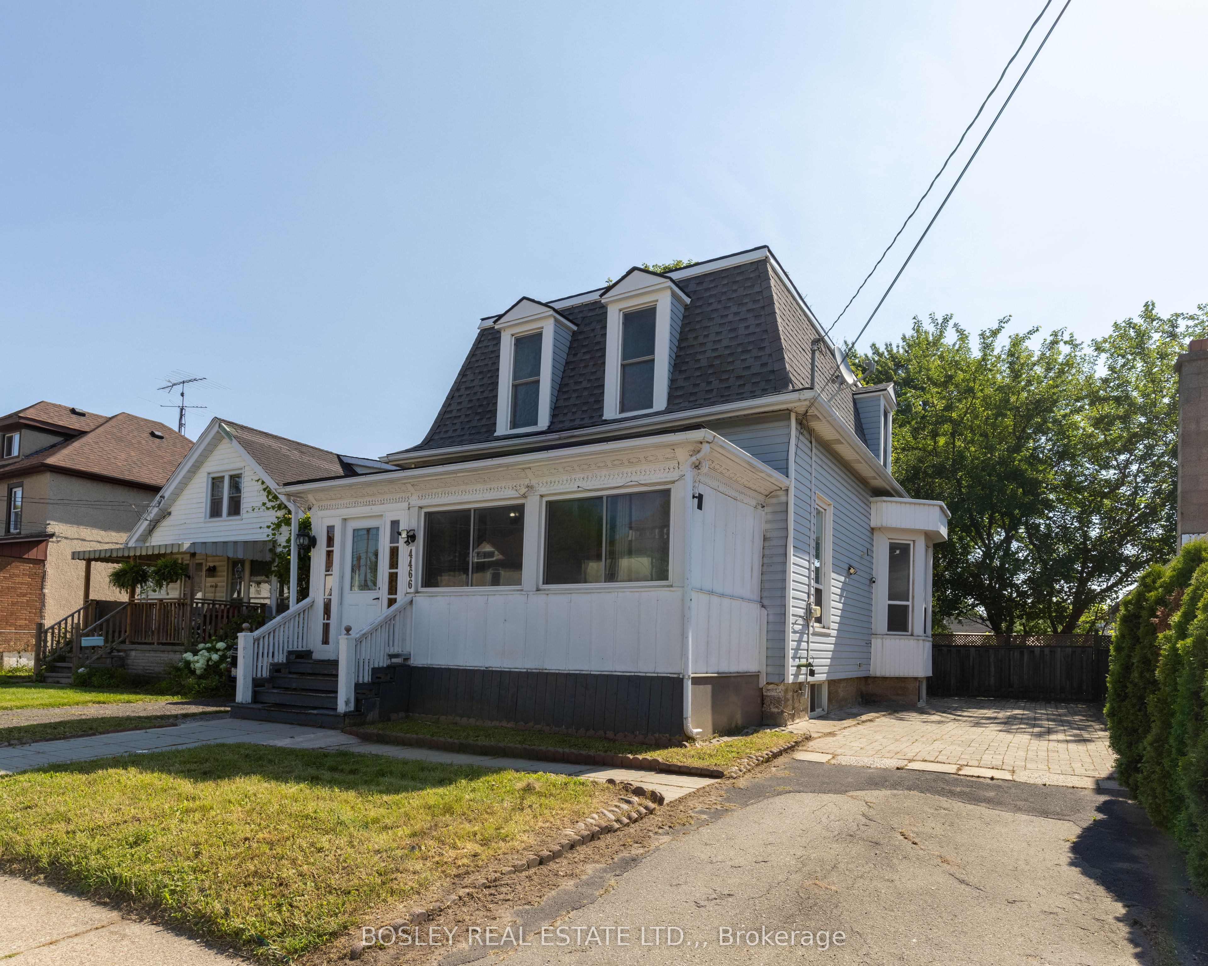 4466 Fourth Avenue, Niagara Falls, ON L2E 4N3