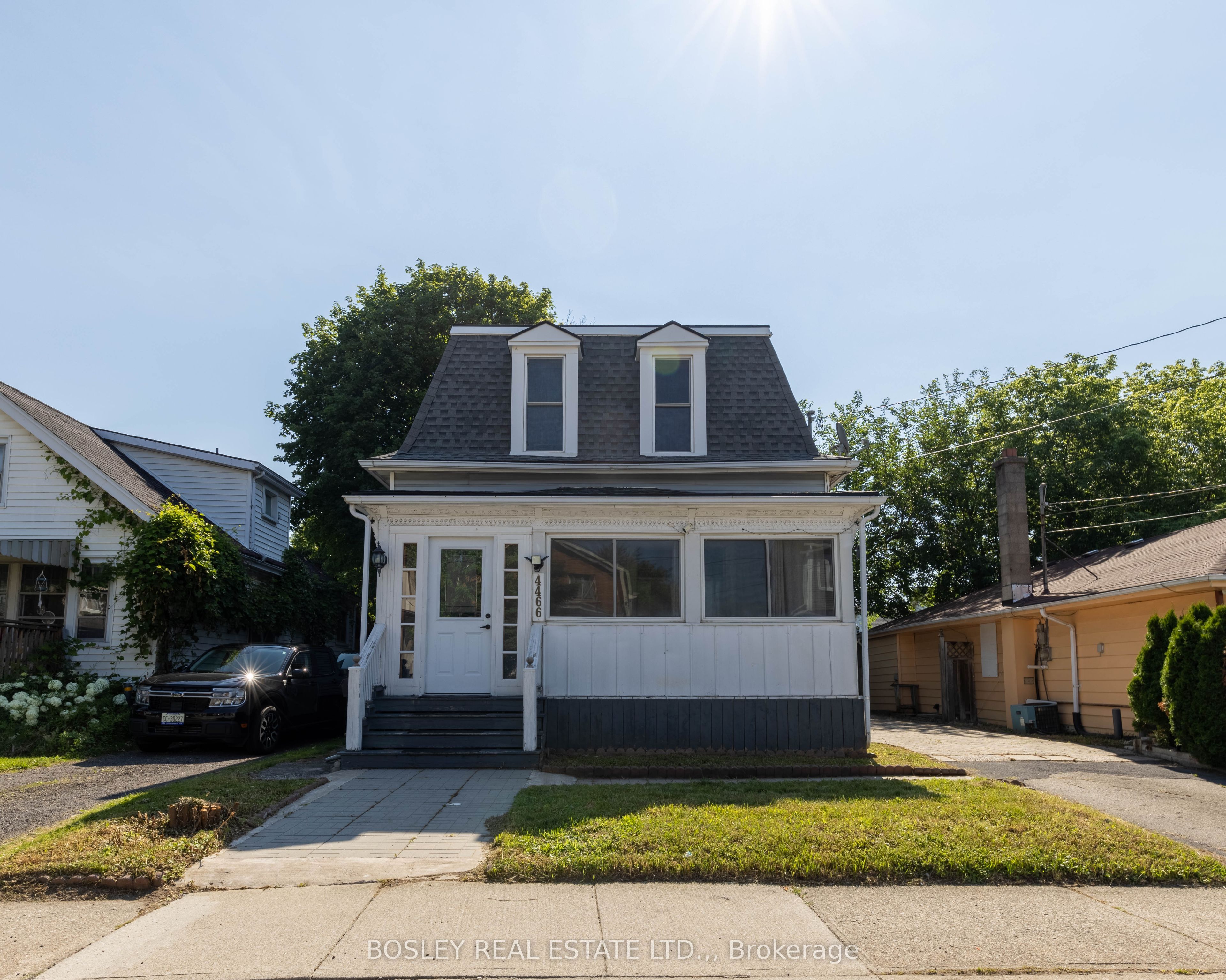 4466 Fourth Avenue, Niagara Falls, ON L2E 4N3 photo 2