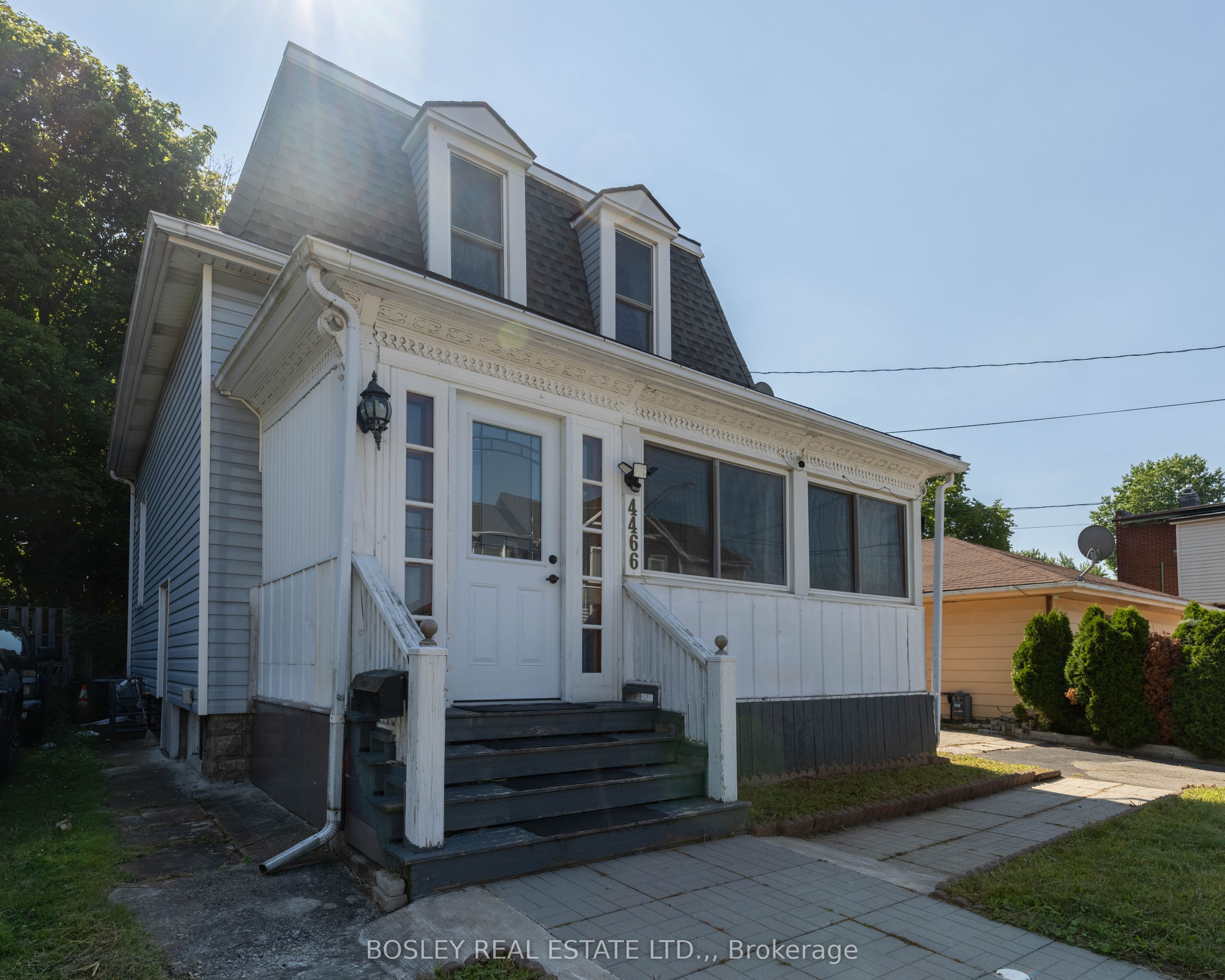 4466 Fourth Avenue, Niagara Falls, ON L2E 4N3 photo 3