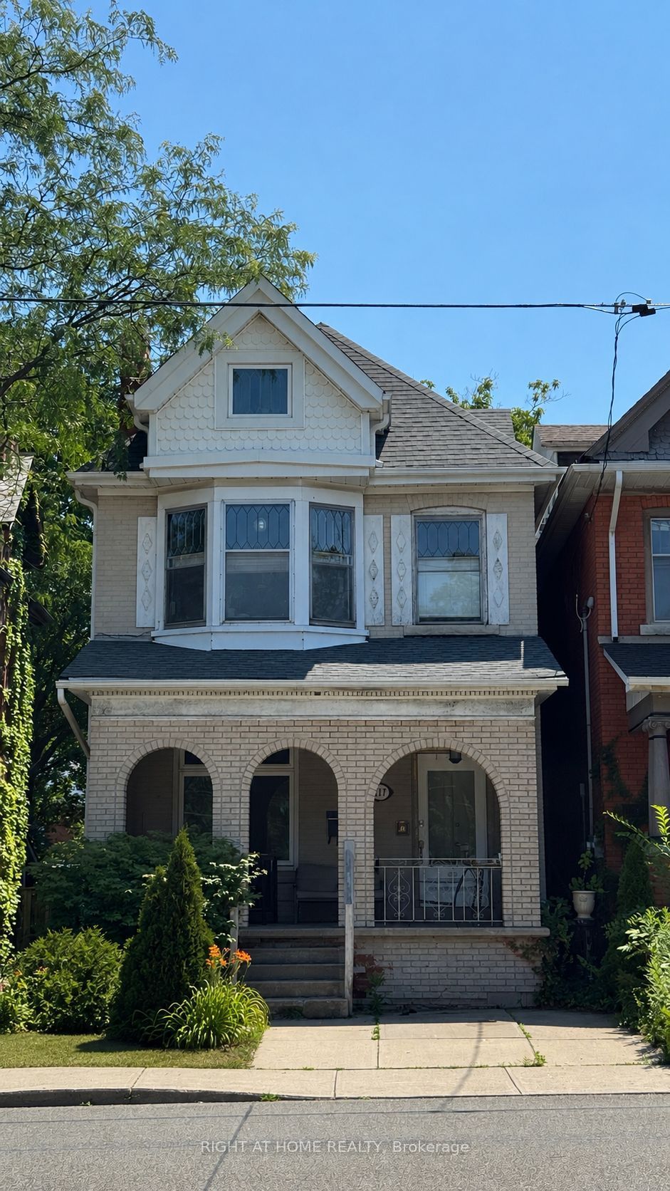 317 Queen Street S, Hamilton, ON L8P 3T6 photo 2