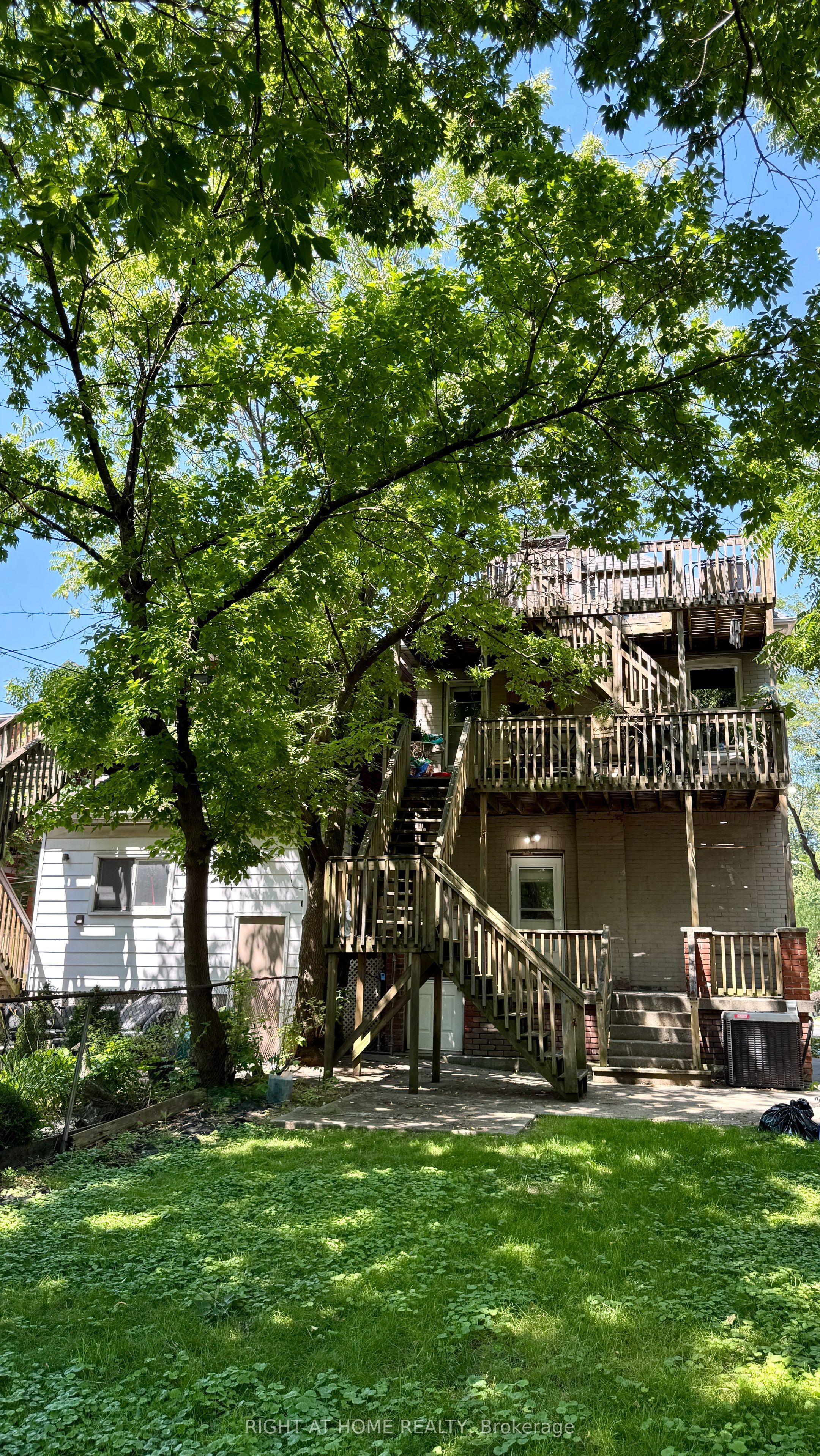 317 Queen Street S, Hamilton, ON L8P 3T6 photo 3