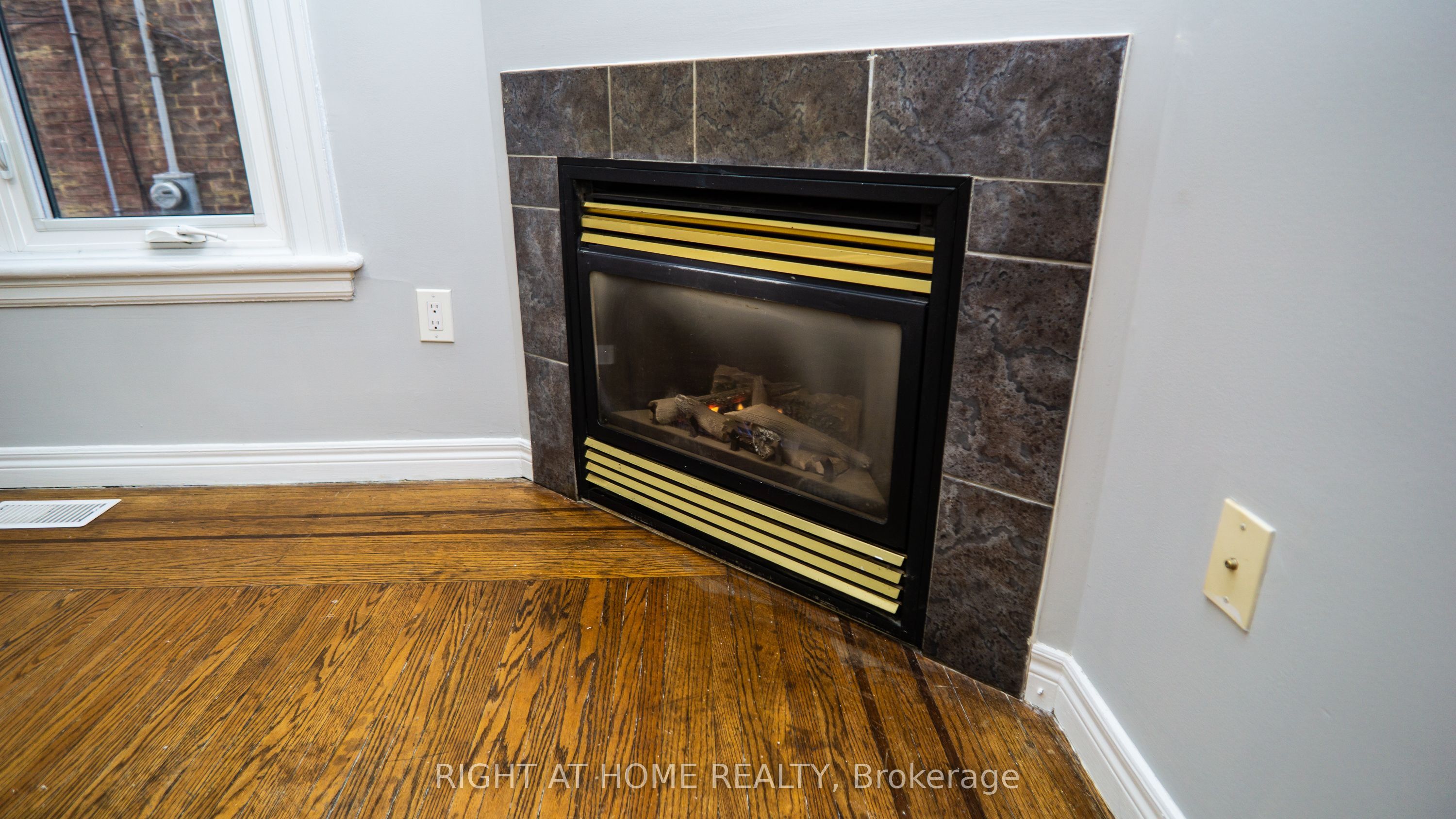 317 Queen Street S, Hamilton, ON L8P 3T6 photo 5