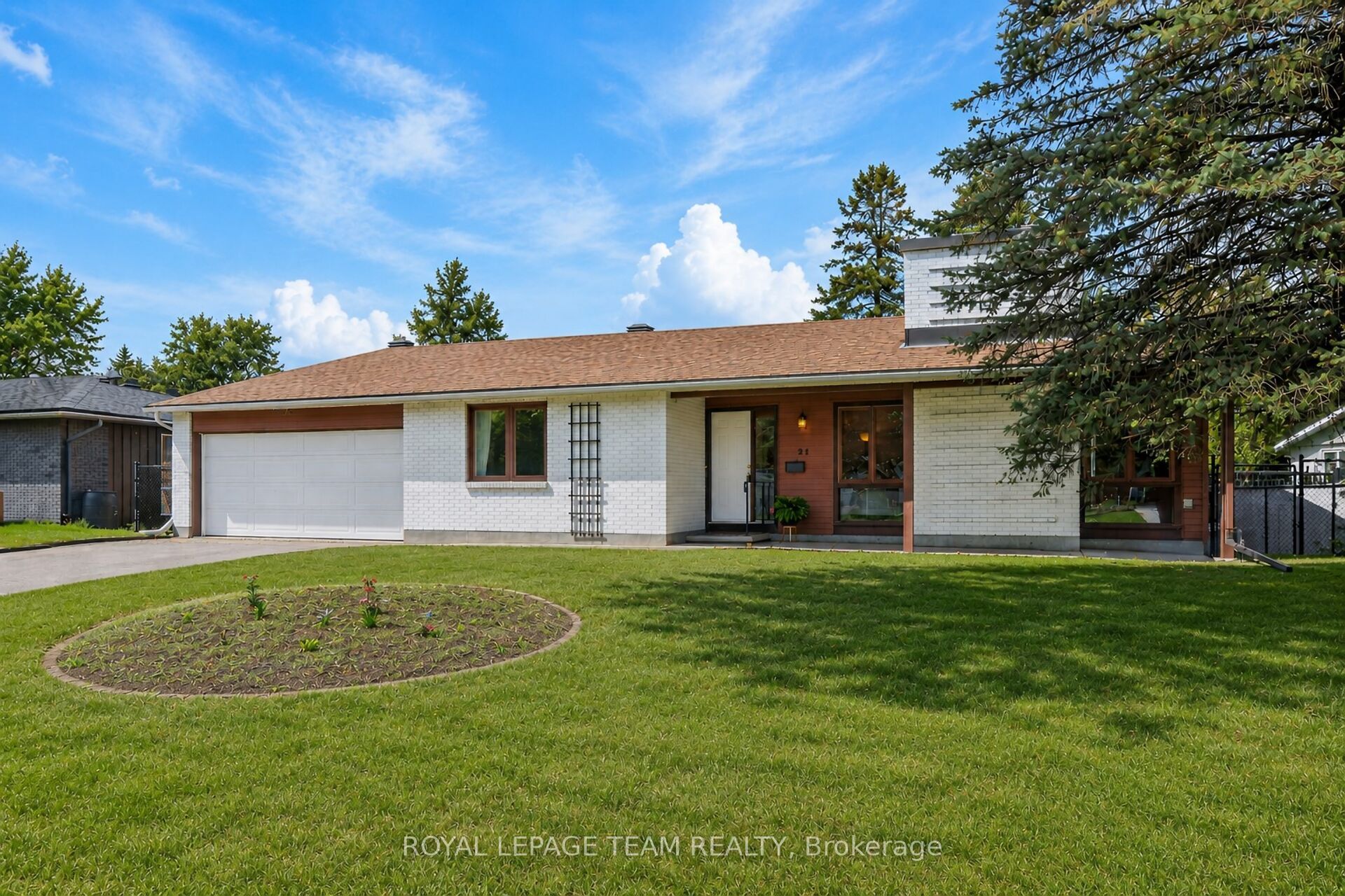 21 Lindhurst Crescent, South of Baseline to Knoxdale, ON K2G 0T8 photo 2