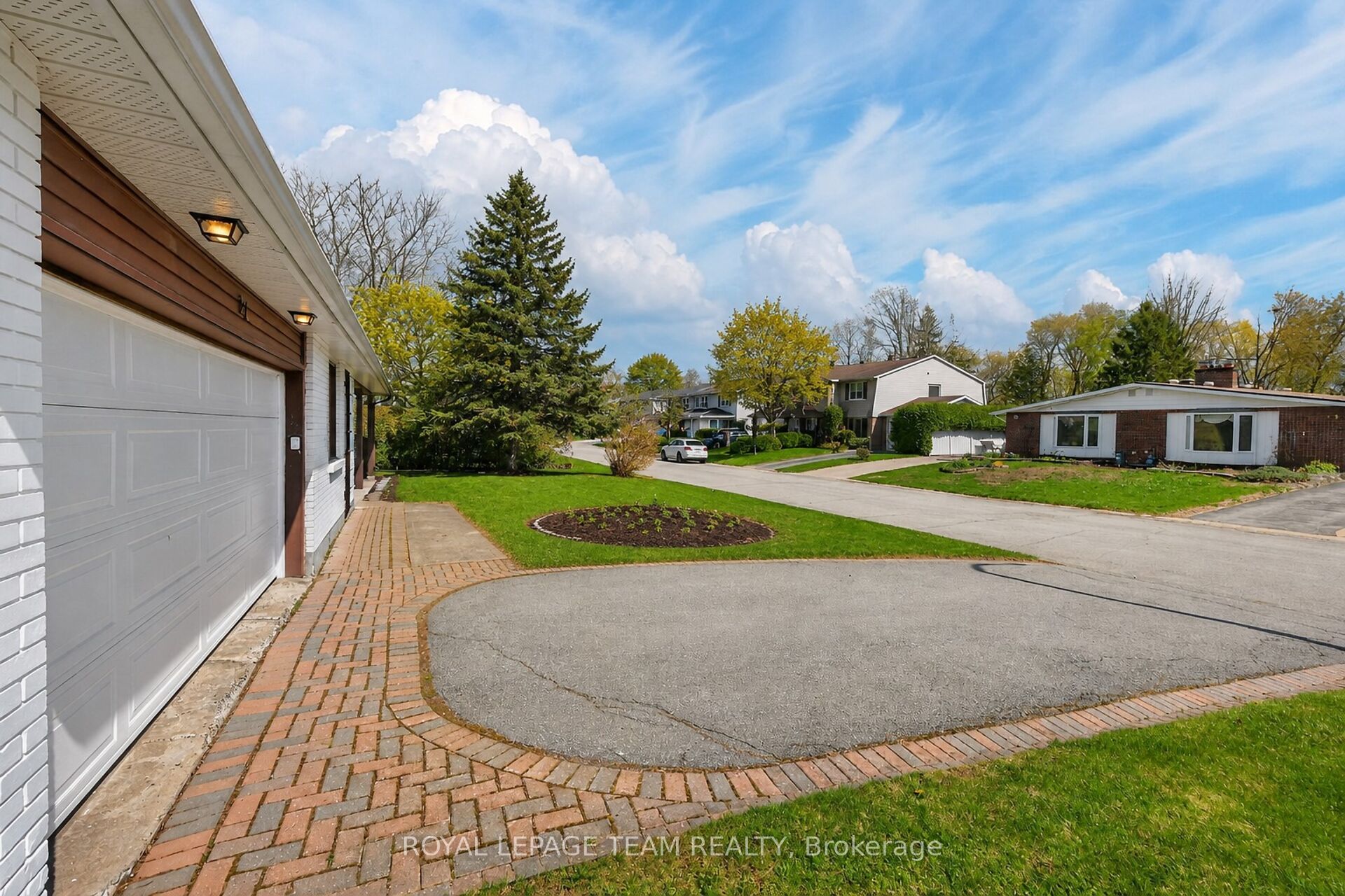 21 Lindhurst Crescent, South of Baseline to Knoxdale, ON K2G 0T8 photo 5