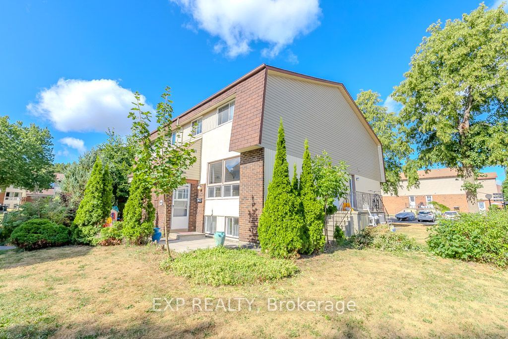 37 Forester Crescent, Bells Corners and South to Fallowfield, ON K2H 8Y3