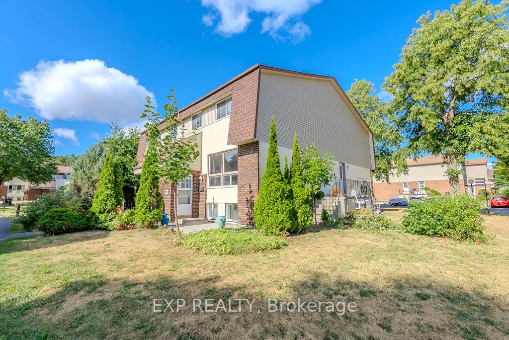37 Forester Crescent, Bells Corners and South to Fallowfield, ON K2H 8Y3 photo 2