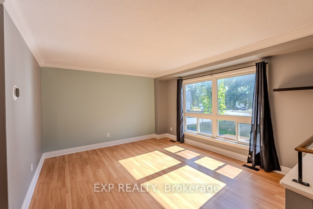 37 Forester Crescent, Bells Corners and South to Fallowfield, ON K2H 8Y3 photo 4