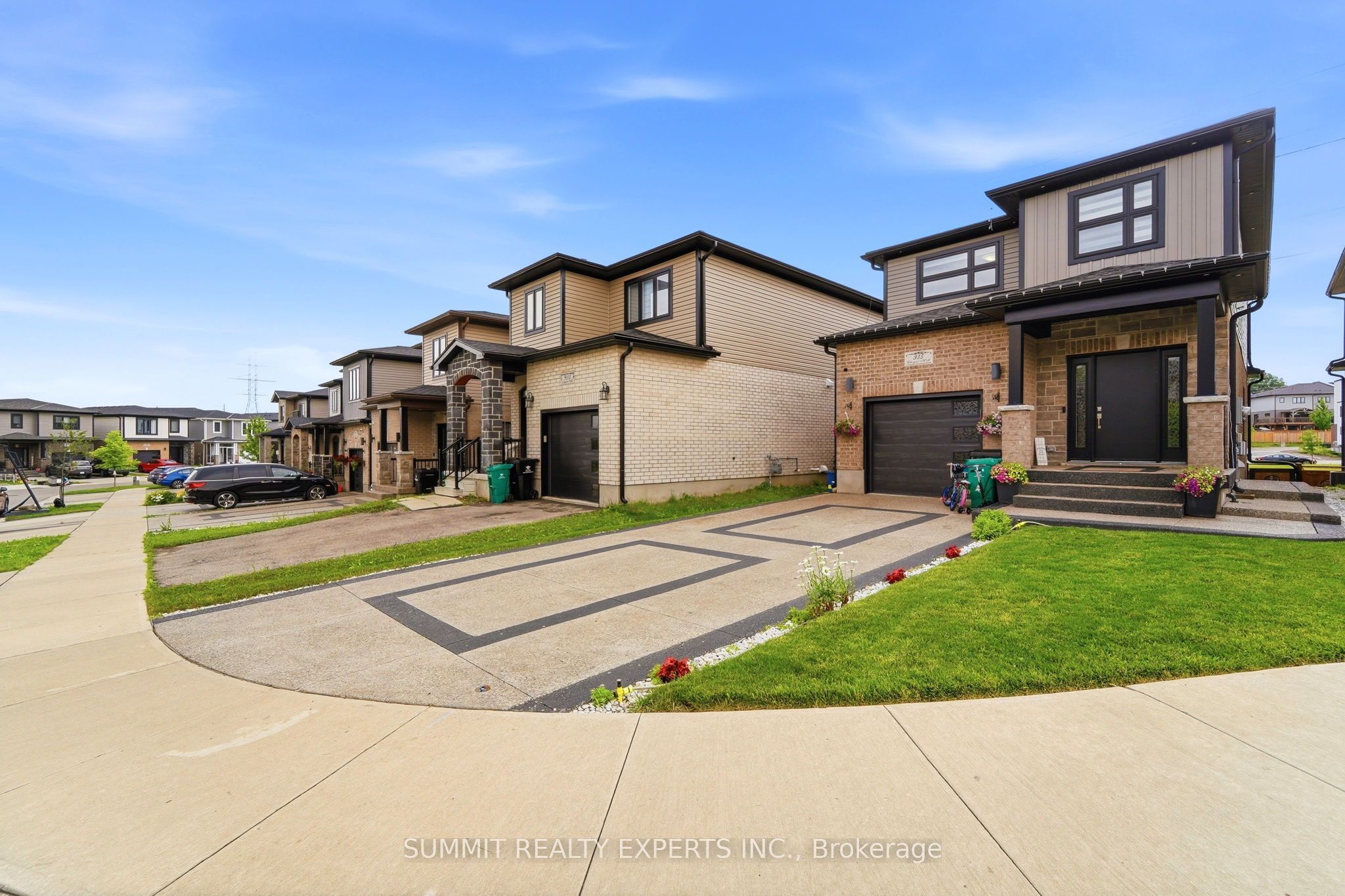 935 Chapel Hill Court, Kitchener, ON N2R 0P4 photo 3
