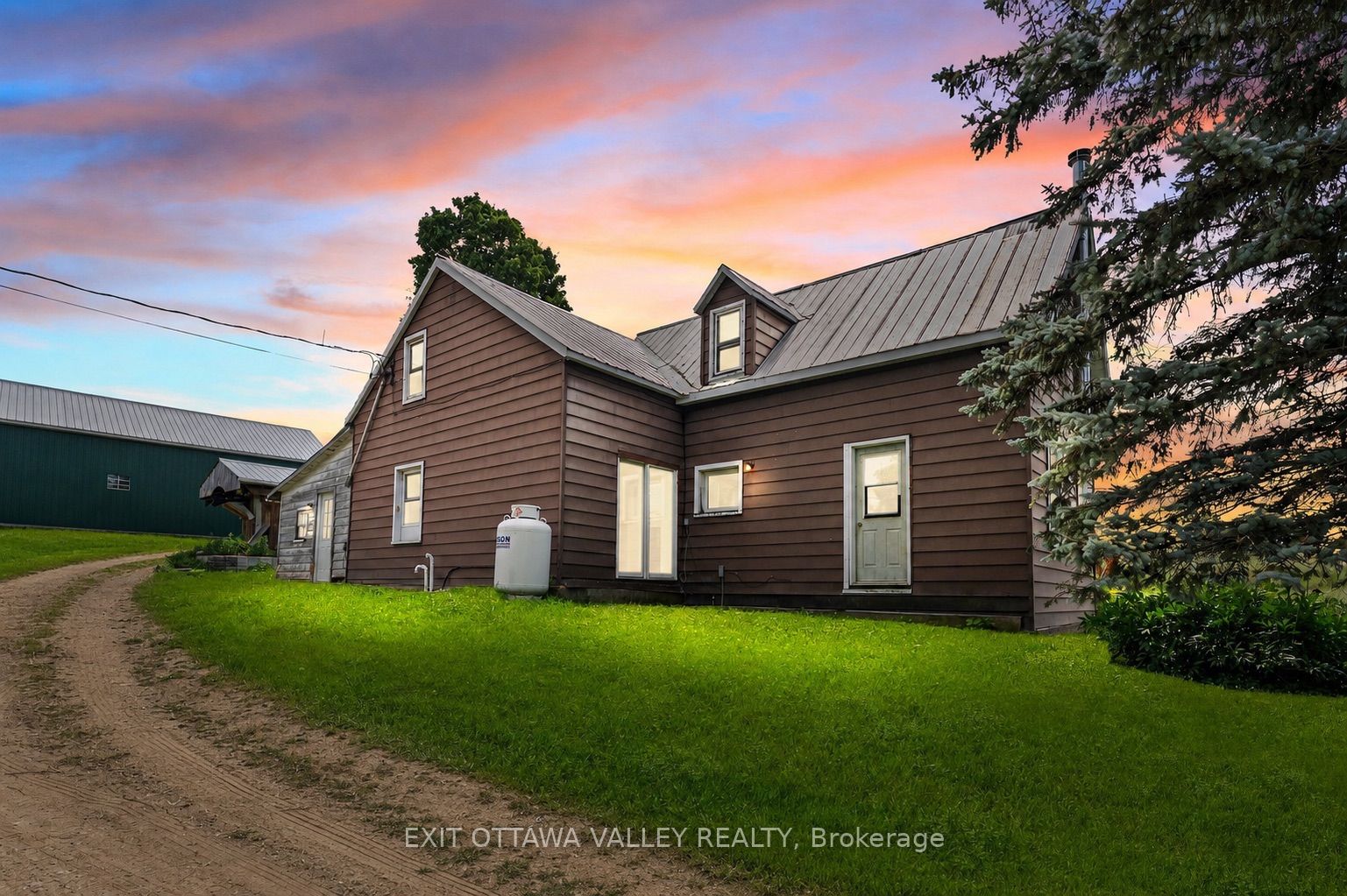 1746 Lookout Road, Whitewater Region, ON K0J 2L0