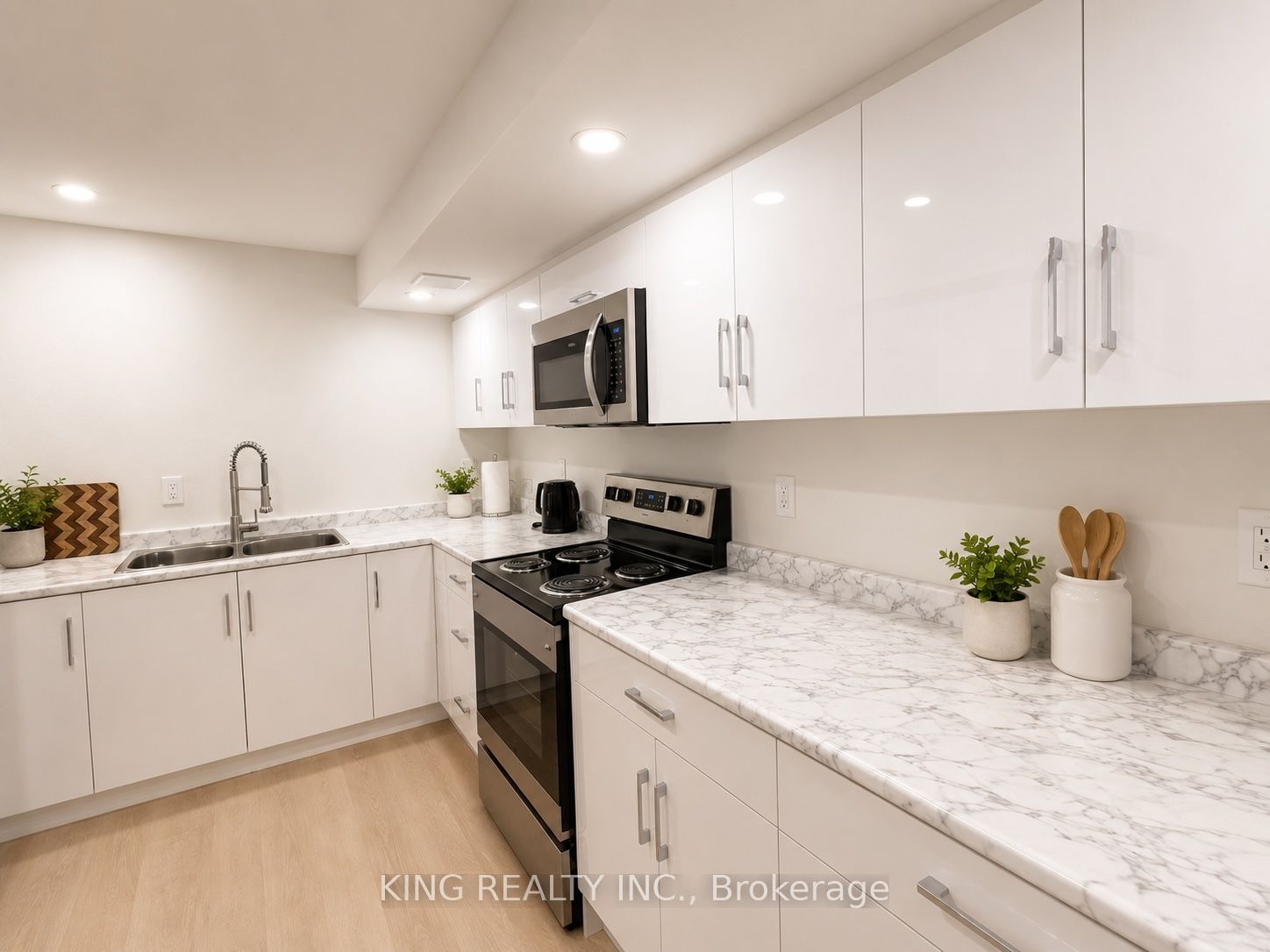 349 Grovehill Crescent Lower, Kitchener, ON N2R 0K8 photo 4