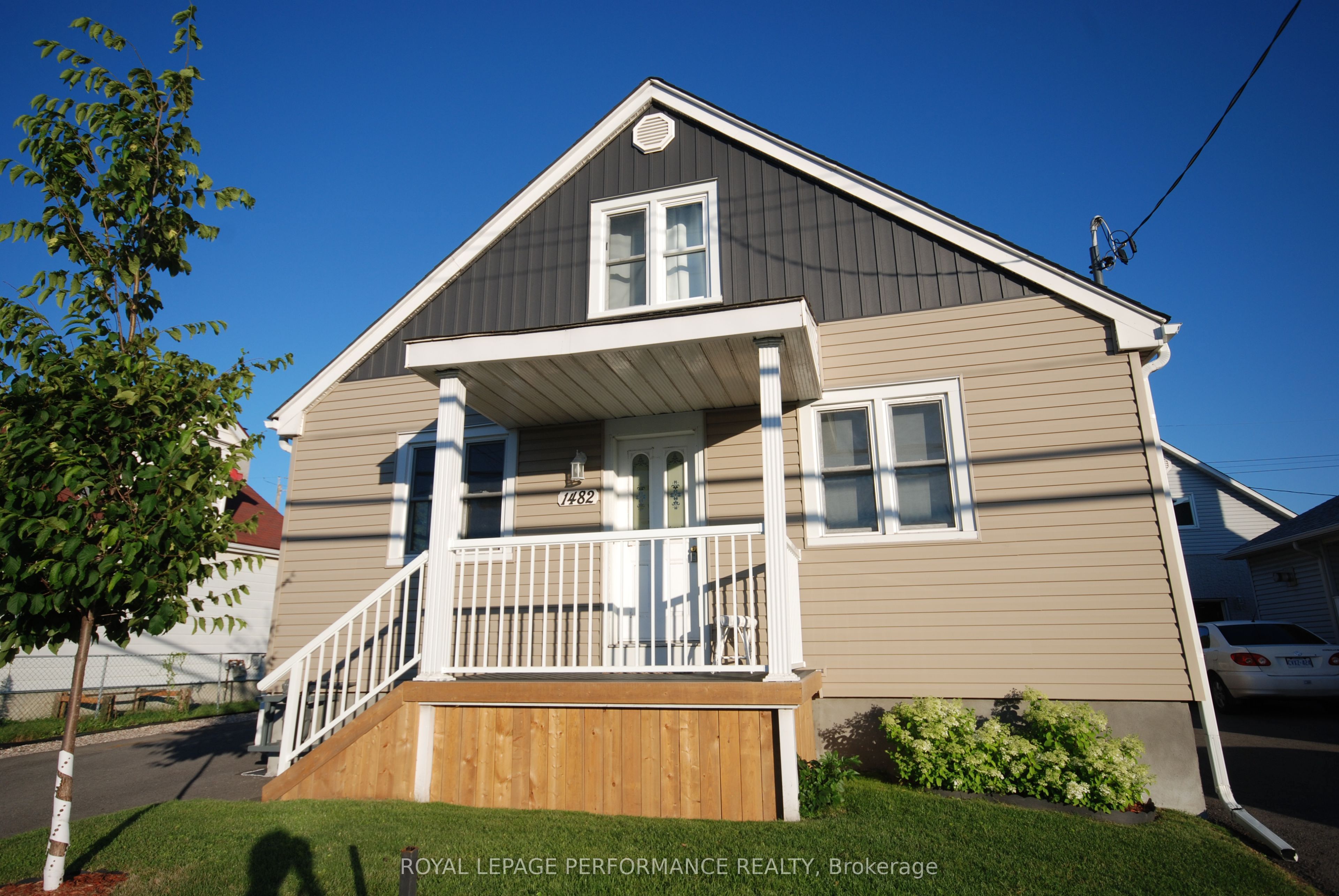 1482 Laperriere Avenue, Carlington - Central Park, ON K1Z 7S9 photo 3