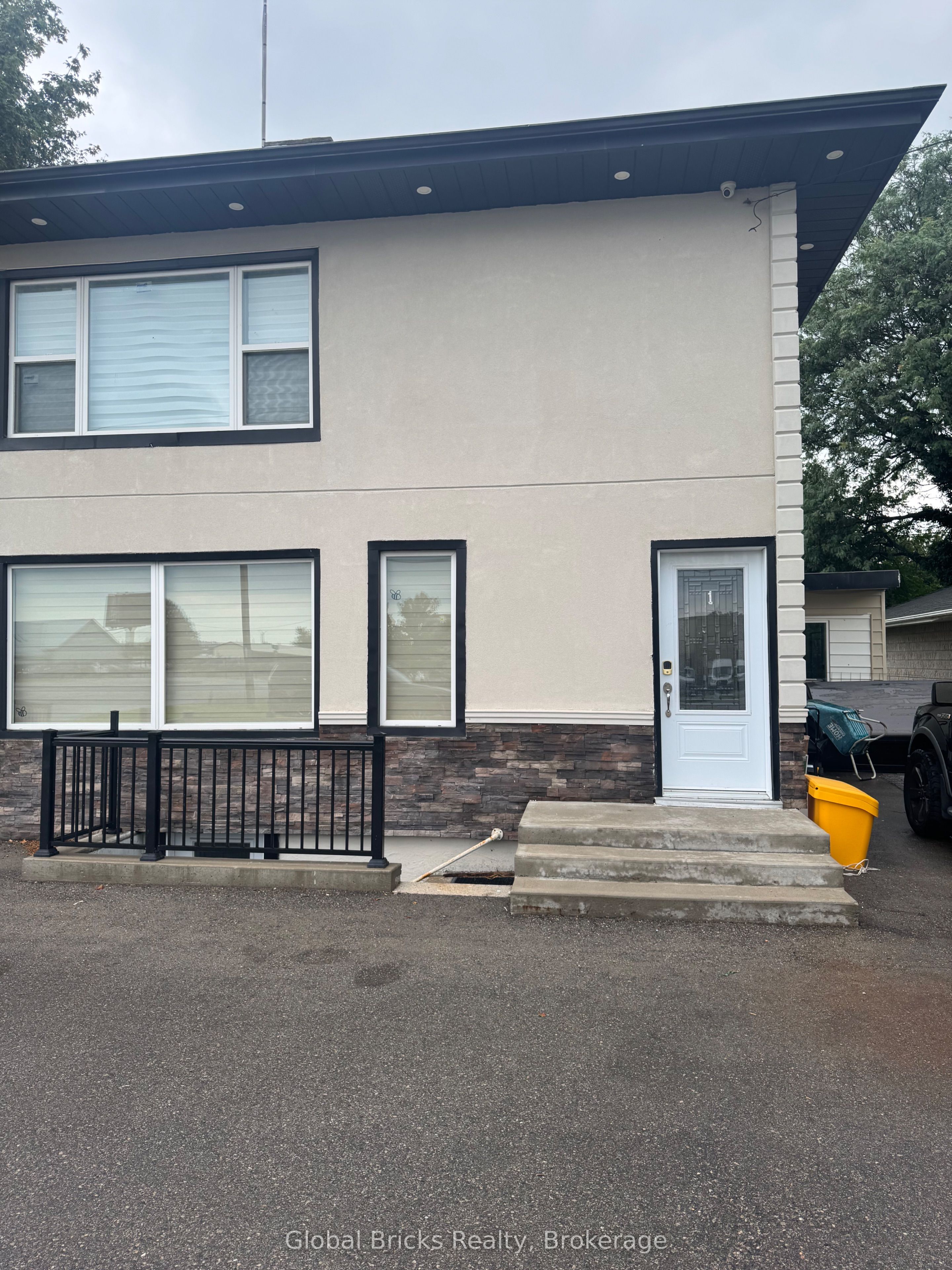 1295 Dundas Street 1, Woodstock, ON N4S 7V9