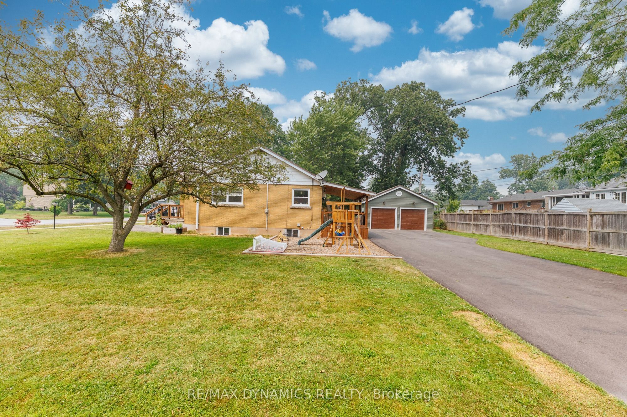 586 Lakeside Road, Fort Erie, ON L2A 4Y2 photo 3