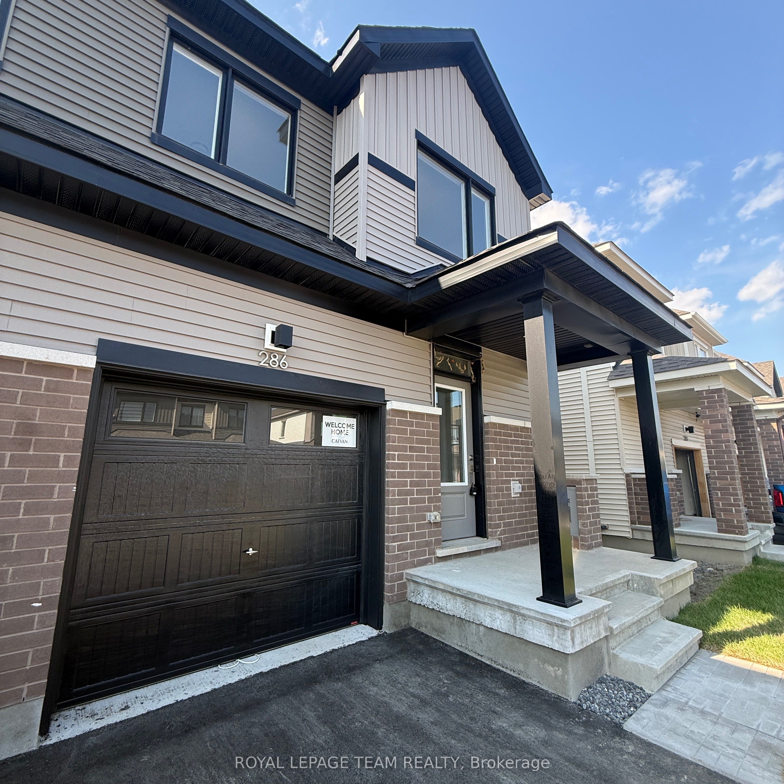 286 Les Emmerson Drive S, Barrhaven, ON K2J 7L1 photo 2