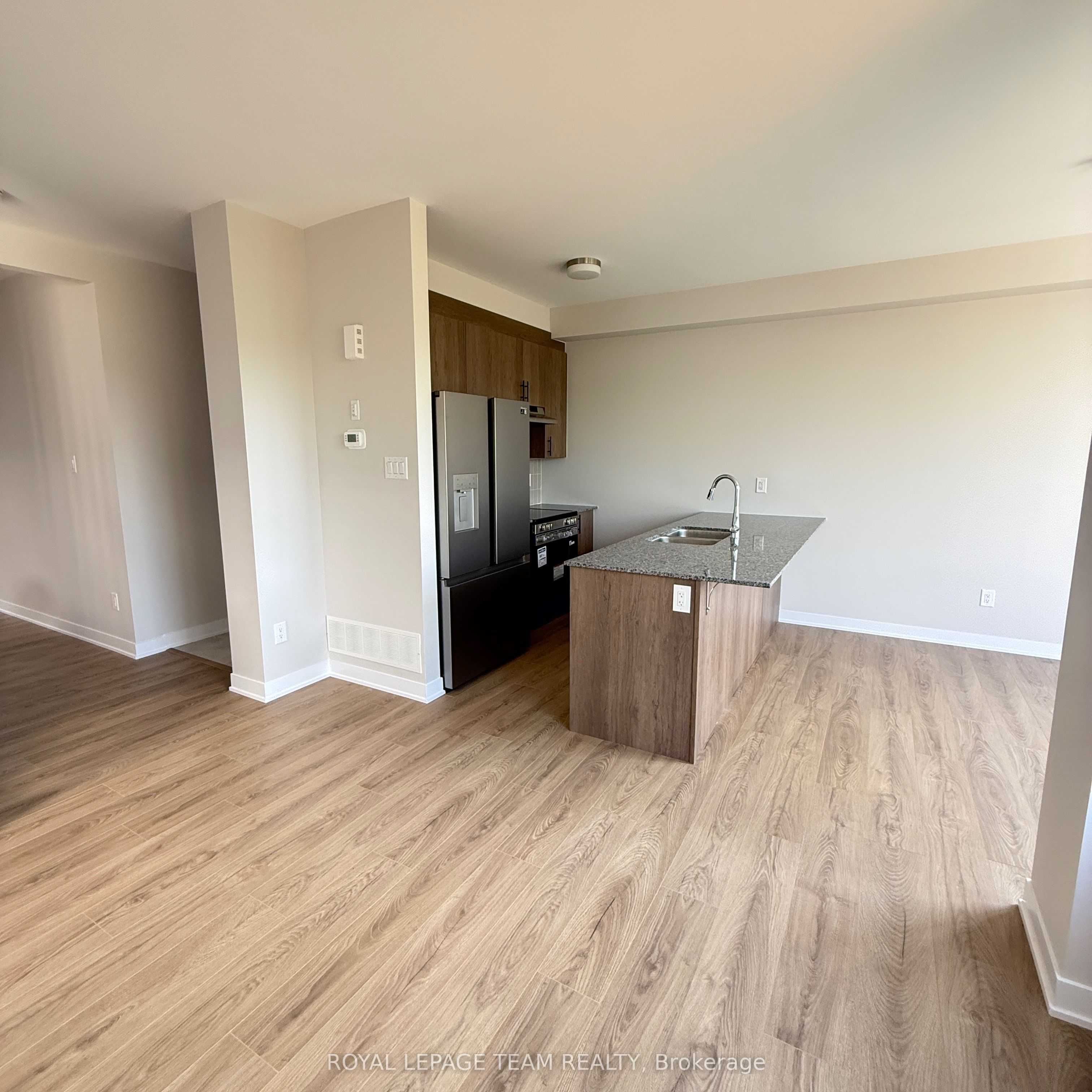 286 Les Emmerson Drive S, Barrhaven, ON K2J 7L1 photo 4