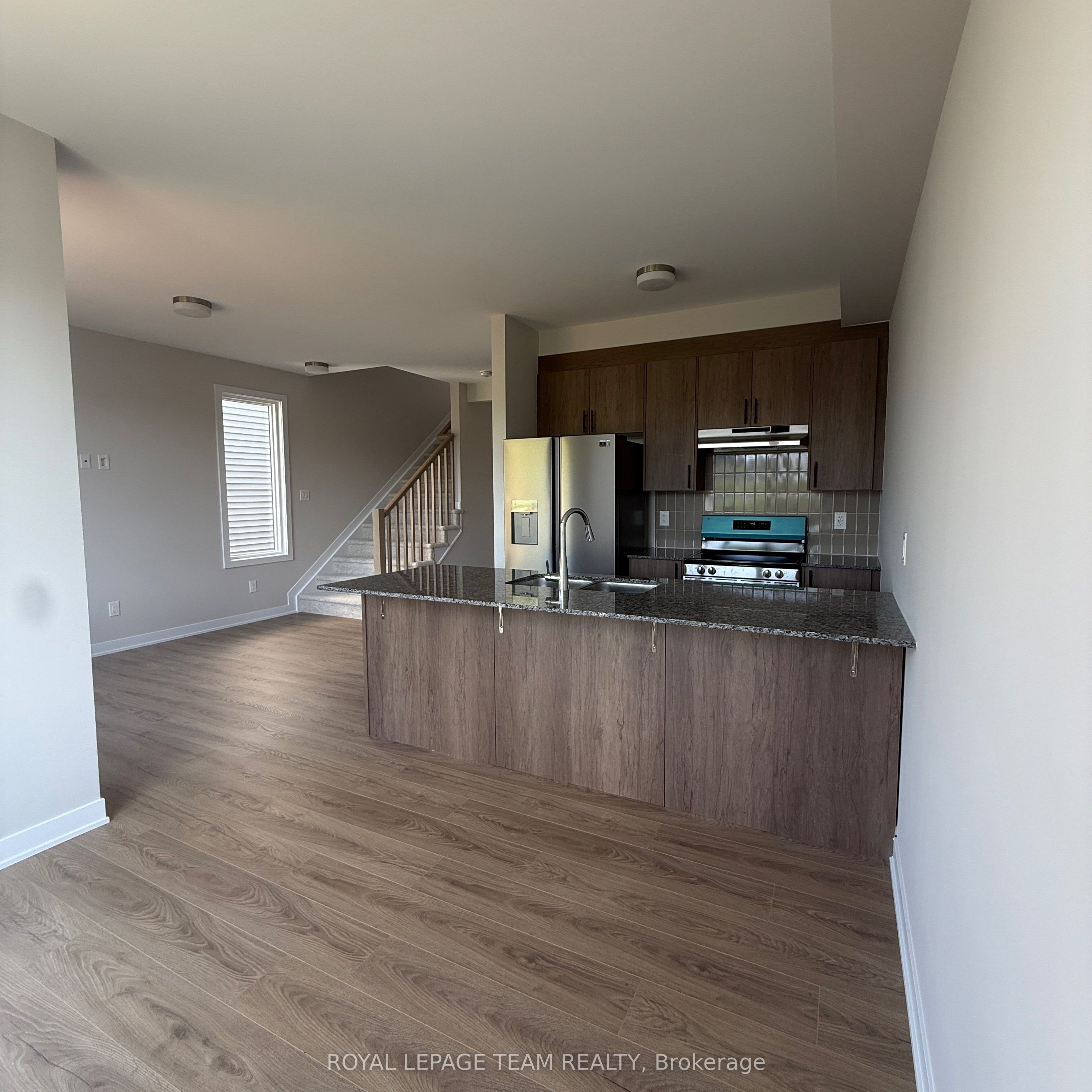 286 Les Emmerson Drive S, Barrhaven, ON K2J 7L1 photo 5