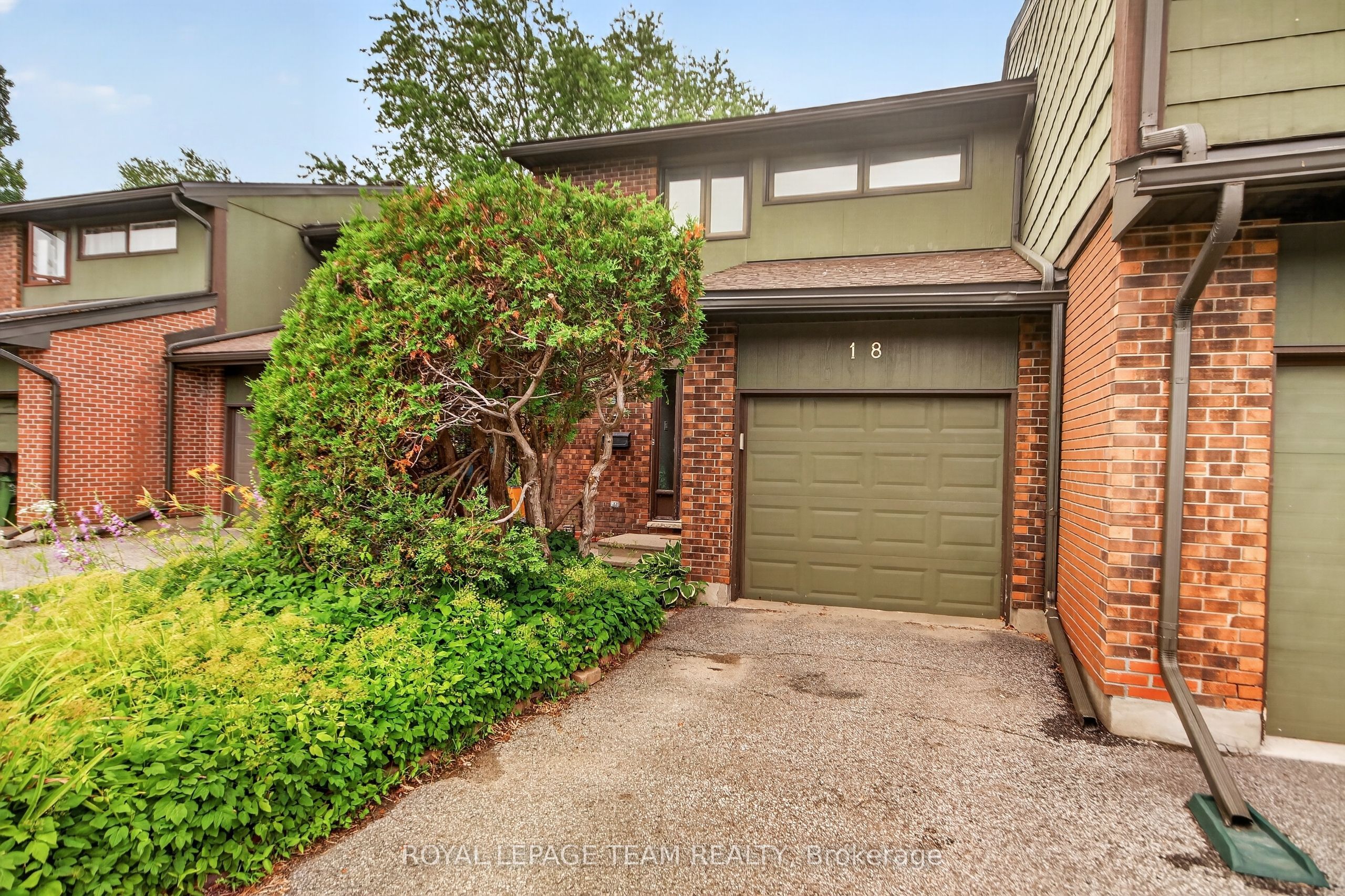 18 Chisholm Court 9, Kanata, ON K2K 1E2 photo 2