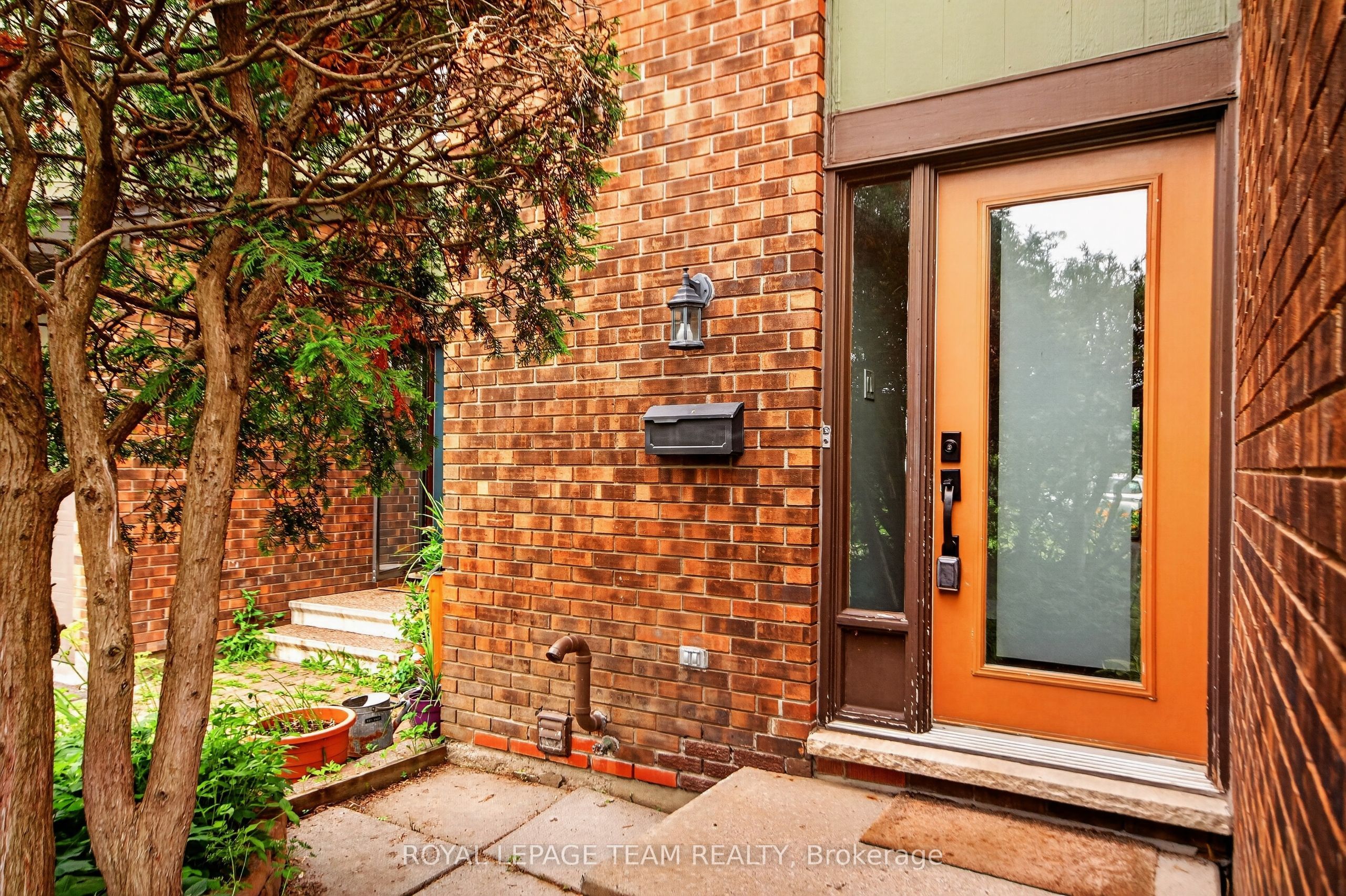18 Chisholm Court 9, Kanata, ON K2K 1E2 photo 3