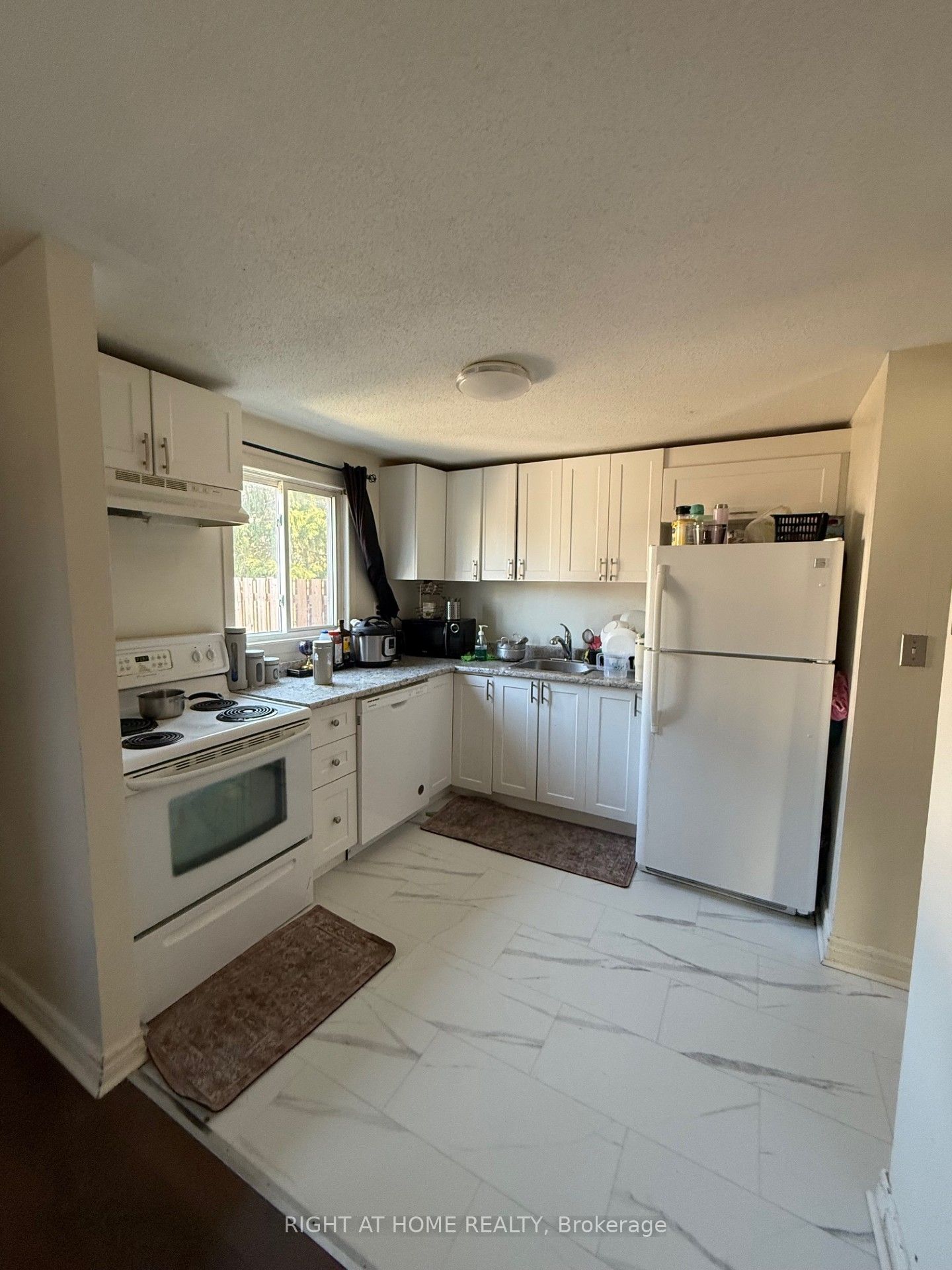 1552 Beaverpond Drive B, Cyrville - Carson Grove - Pineview, ON K1B 3R9 photo 3