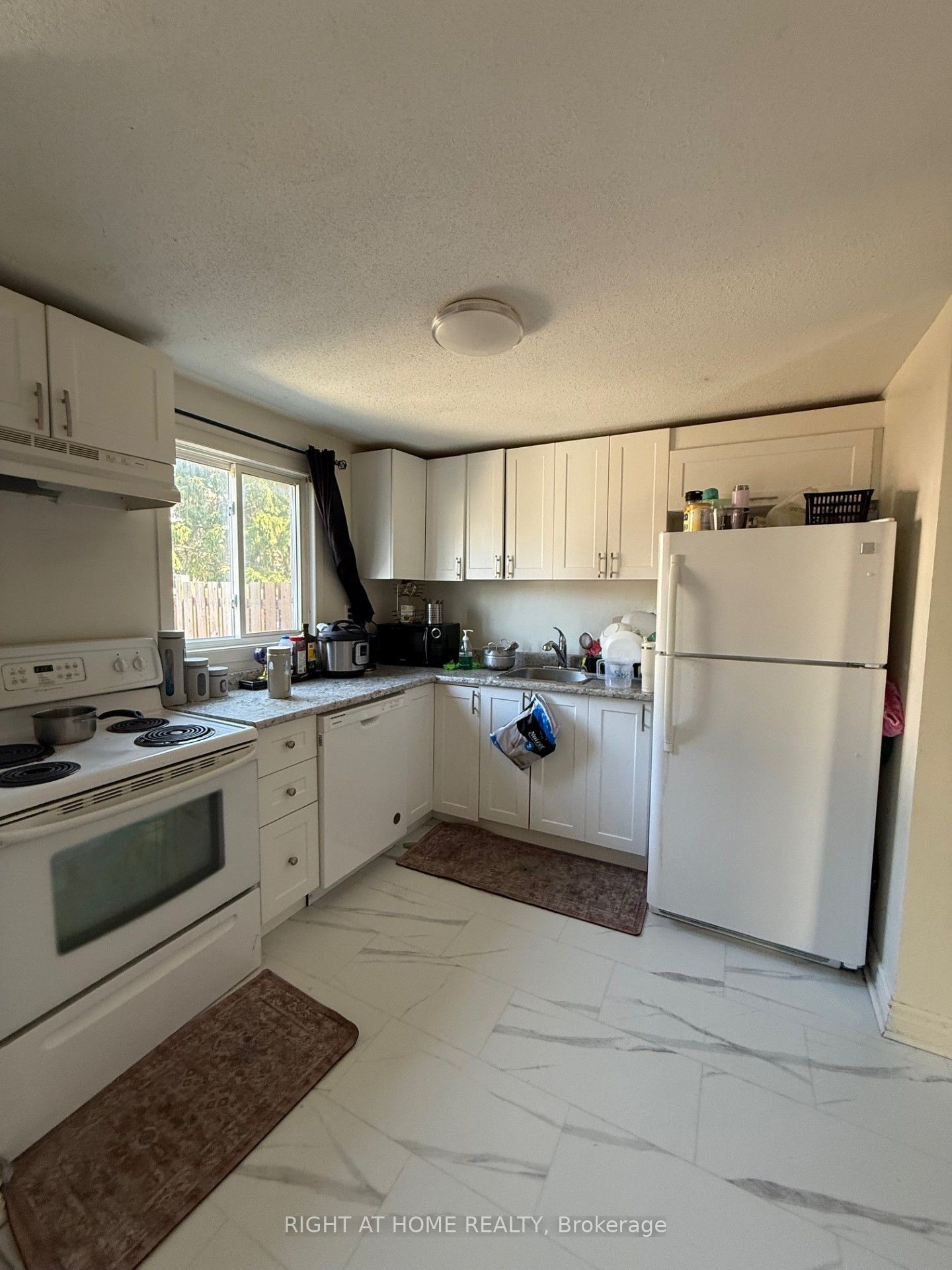 1552 Beaverpond Drive B, Cyrville - Carson Grove - Pineview, ON K1B 3R9 photo 5
