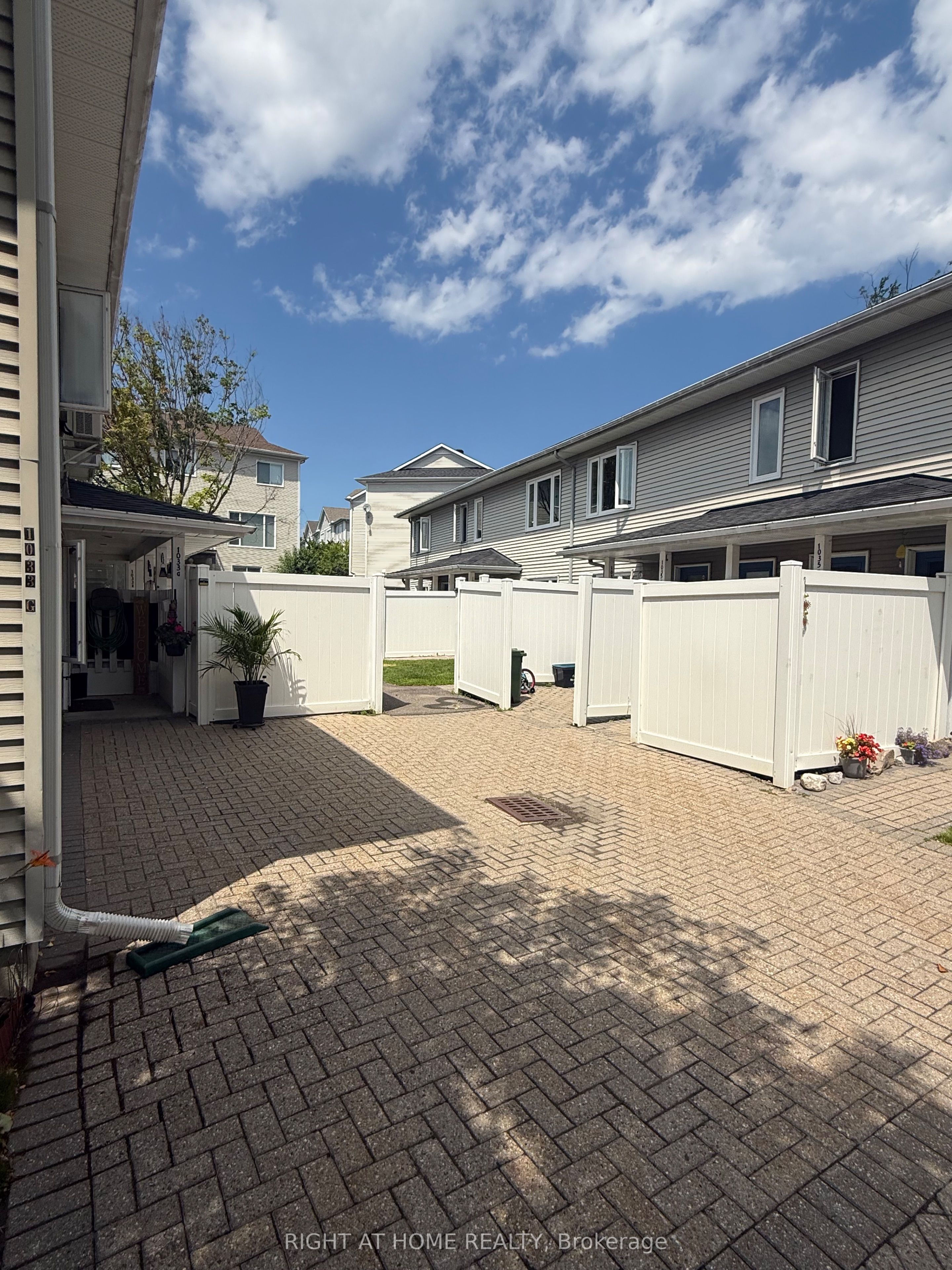 1035 Cummings Avenue E, Cyrville - Carson Grove - Pineview, ON K1J 9K5 photo 2