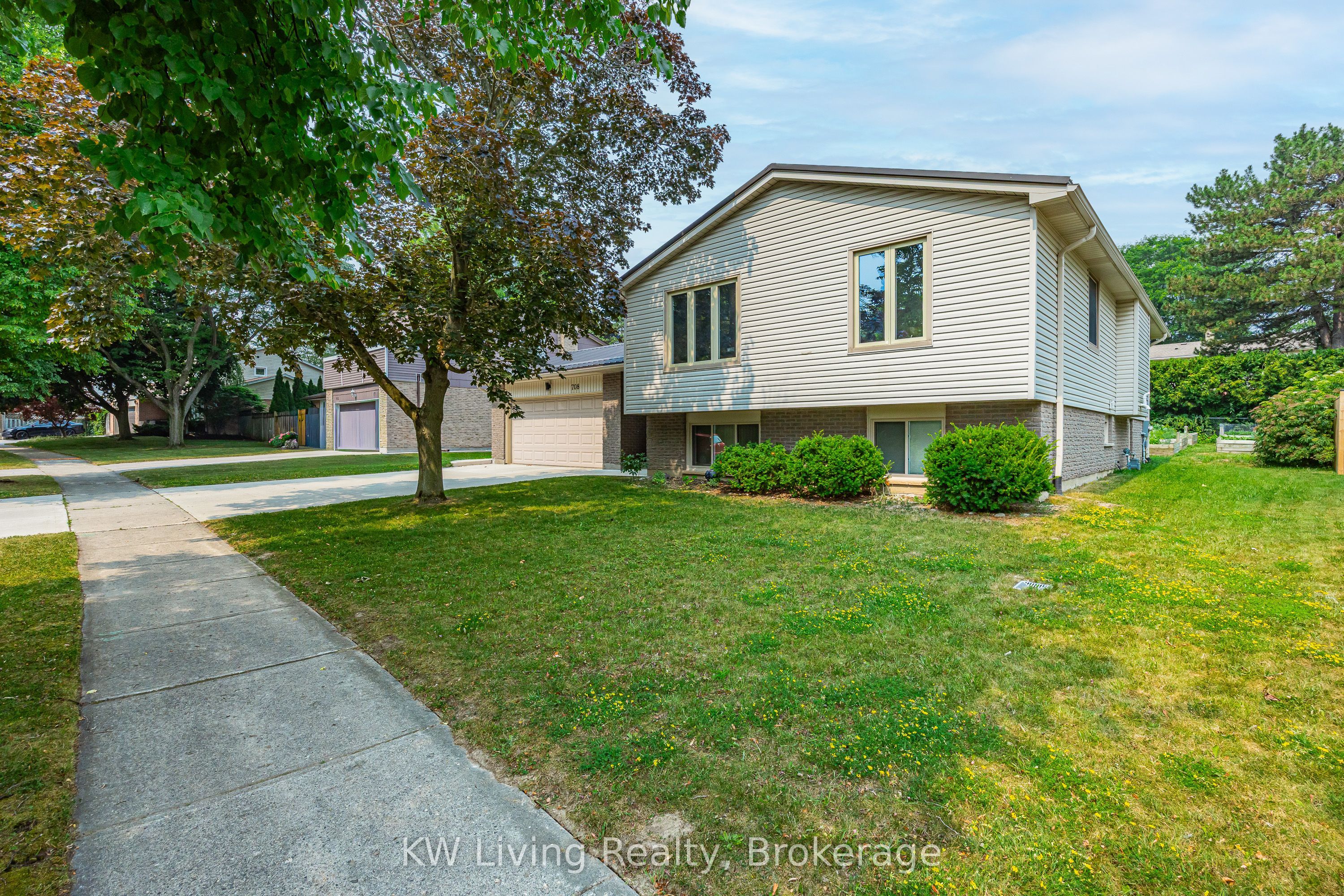 708 VILLAGE GREEN Avenue, London South, ON N6K 1H2 photo 2