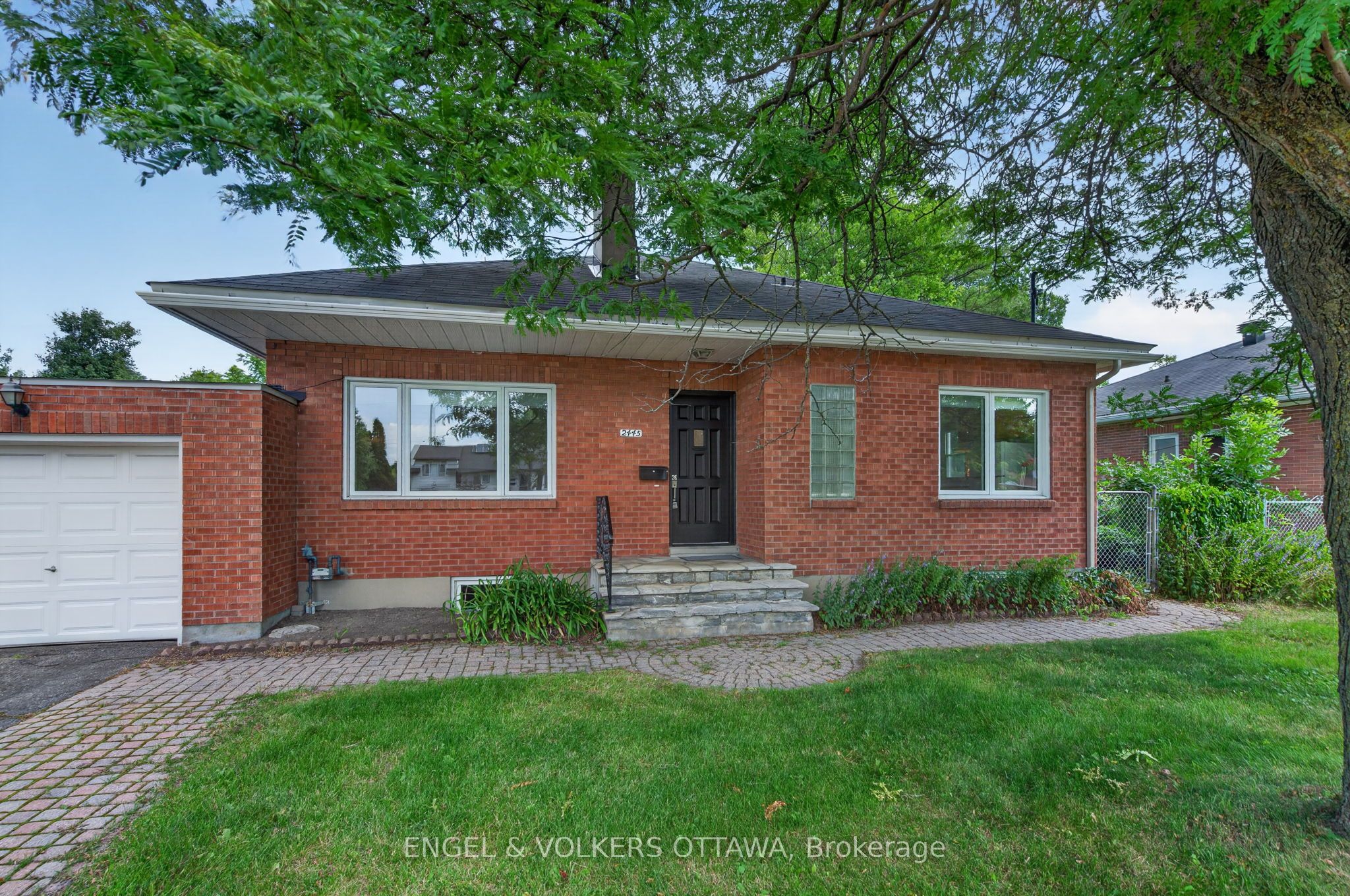 2445 Alta Vista Drive, Alta Vista and Area, ON K1H 7M9