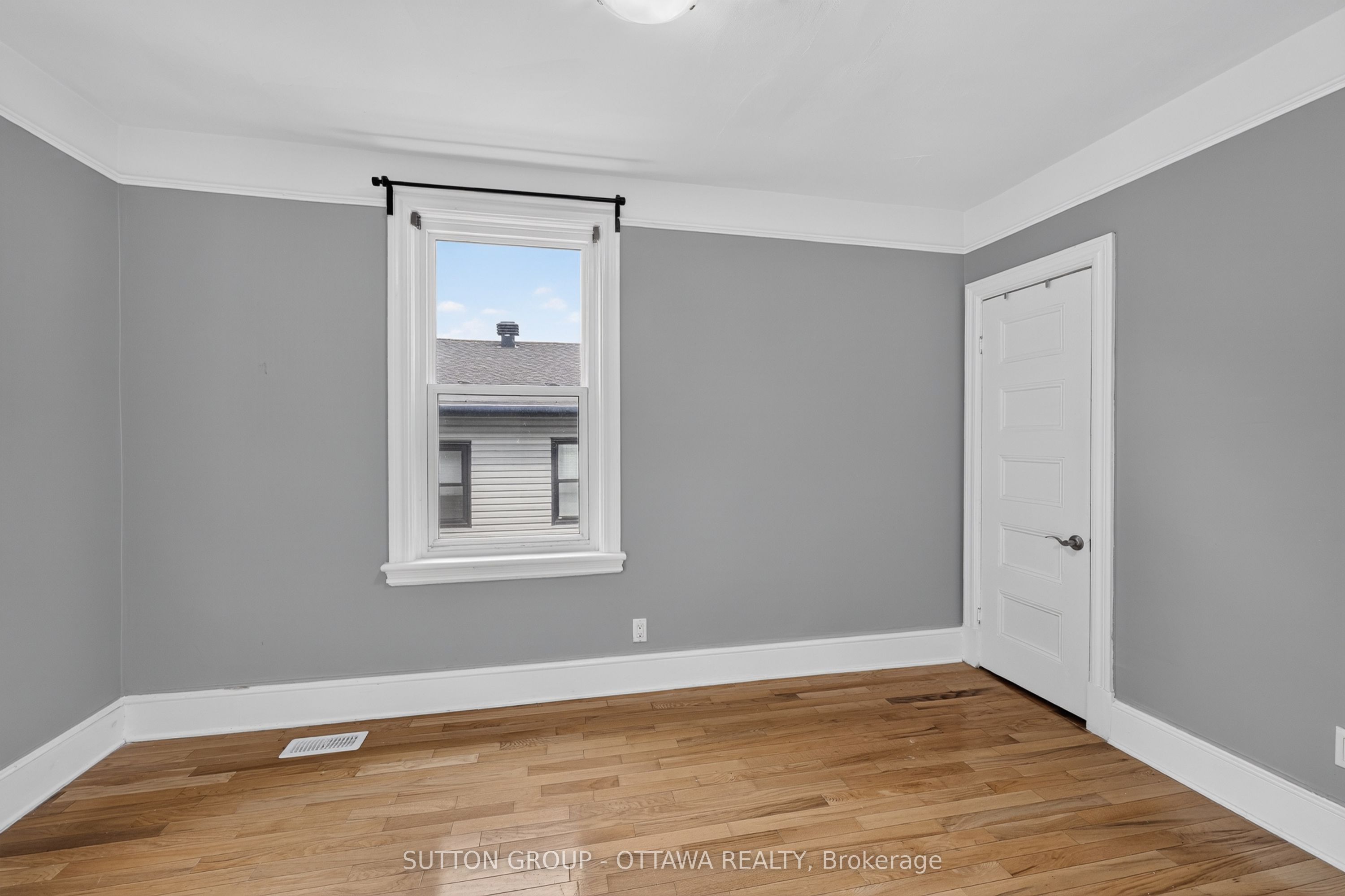 293 Olmstead Street, Vanier and Kingsview Park, ON K1L 7J9