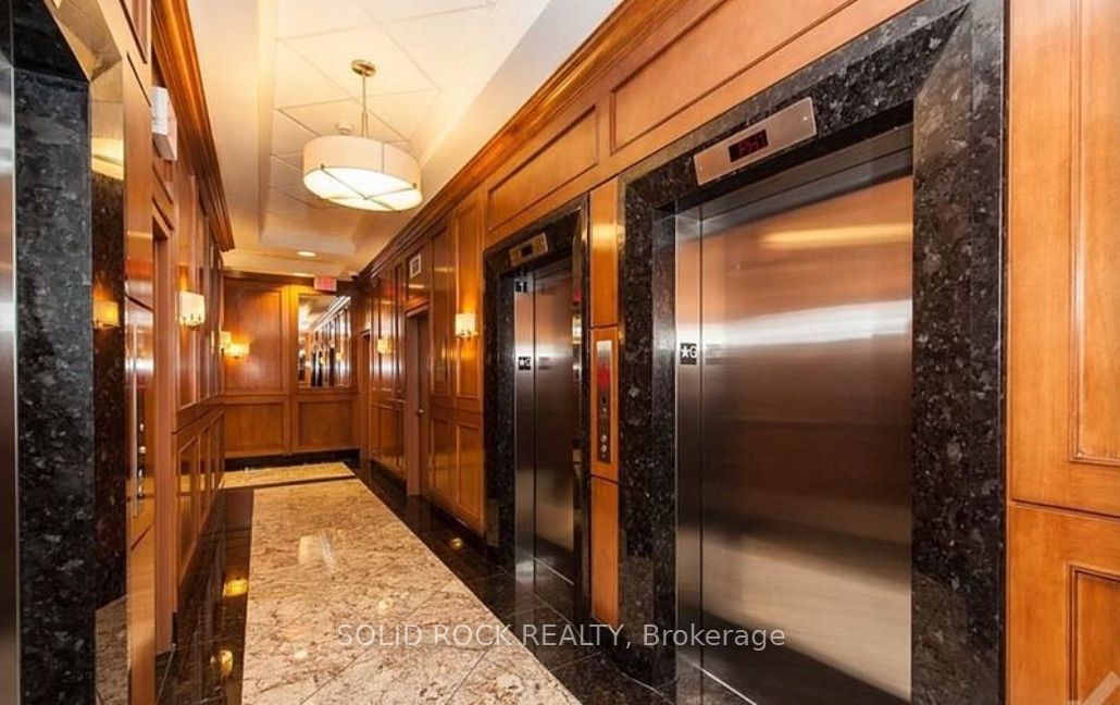 242 Rideau Street 1805, Lower Town - Sandy Hill, ON K1N 0B7 photo 2