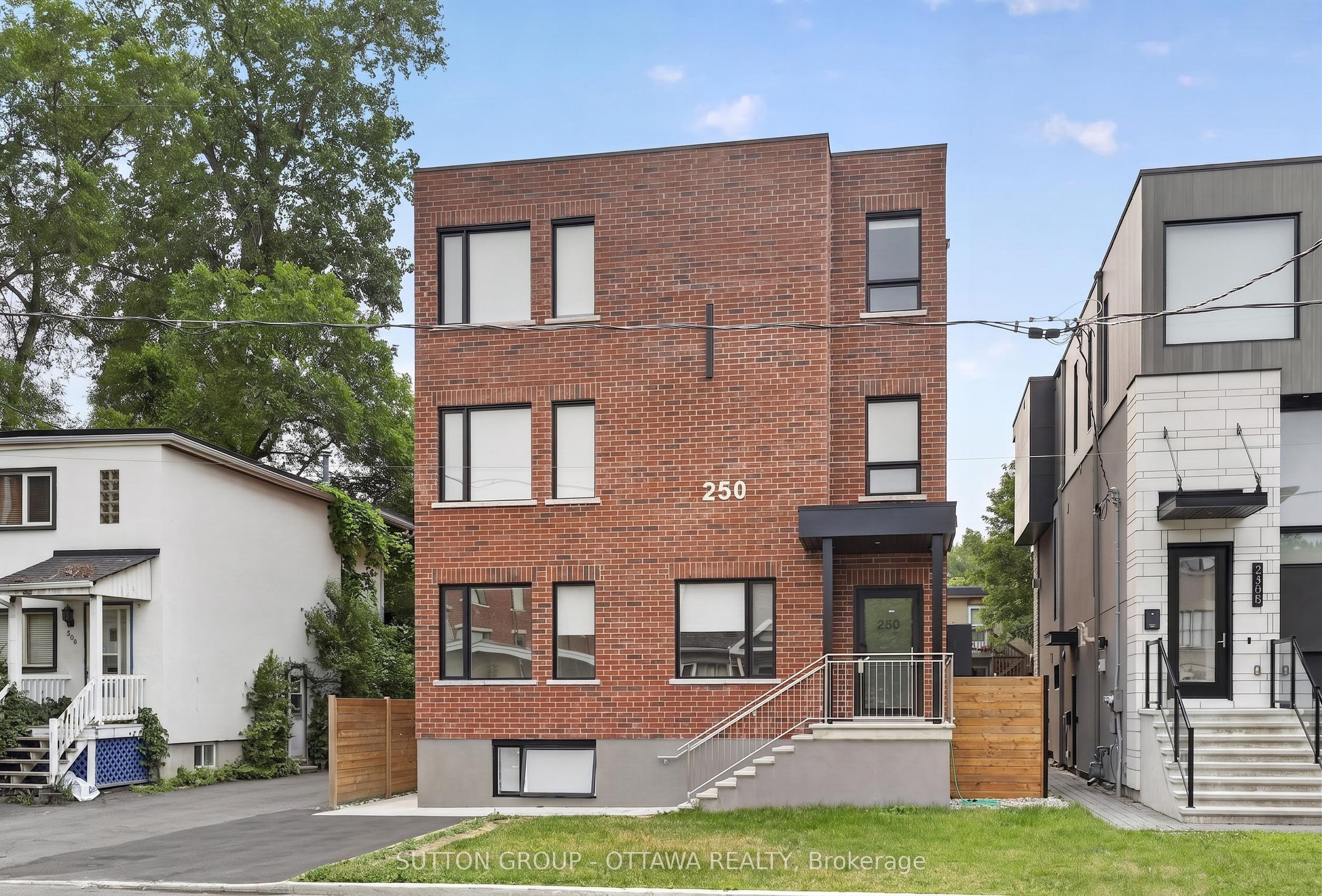 250 Ferland Street 5, Vanier and Kingsview Park, ON K1L 7T6