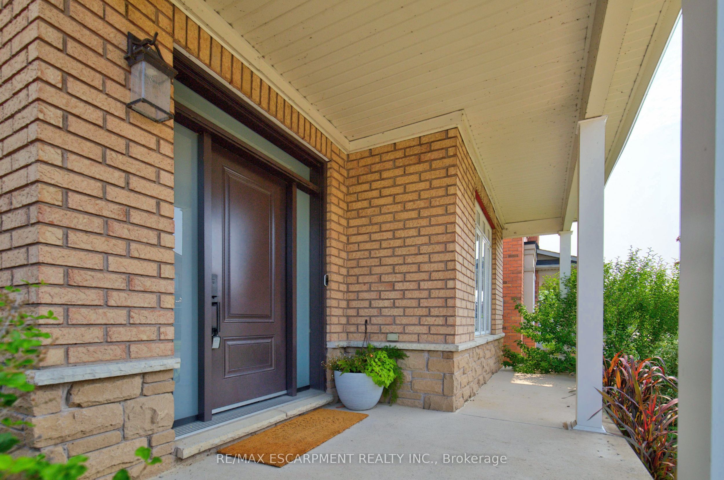16 Watercliff Place, Hamilton, ON L8E 6E5 photo 2