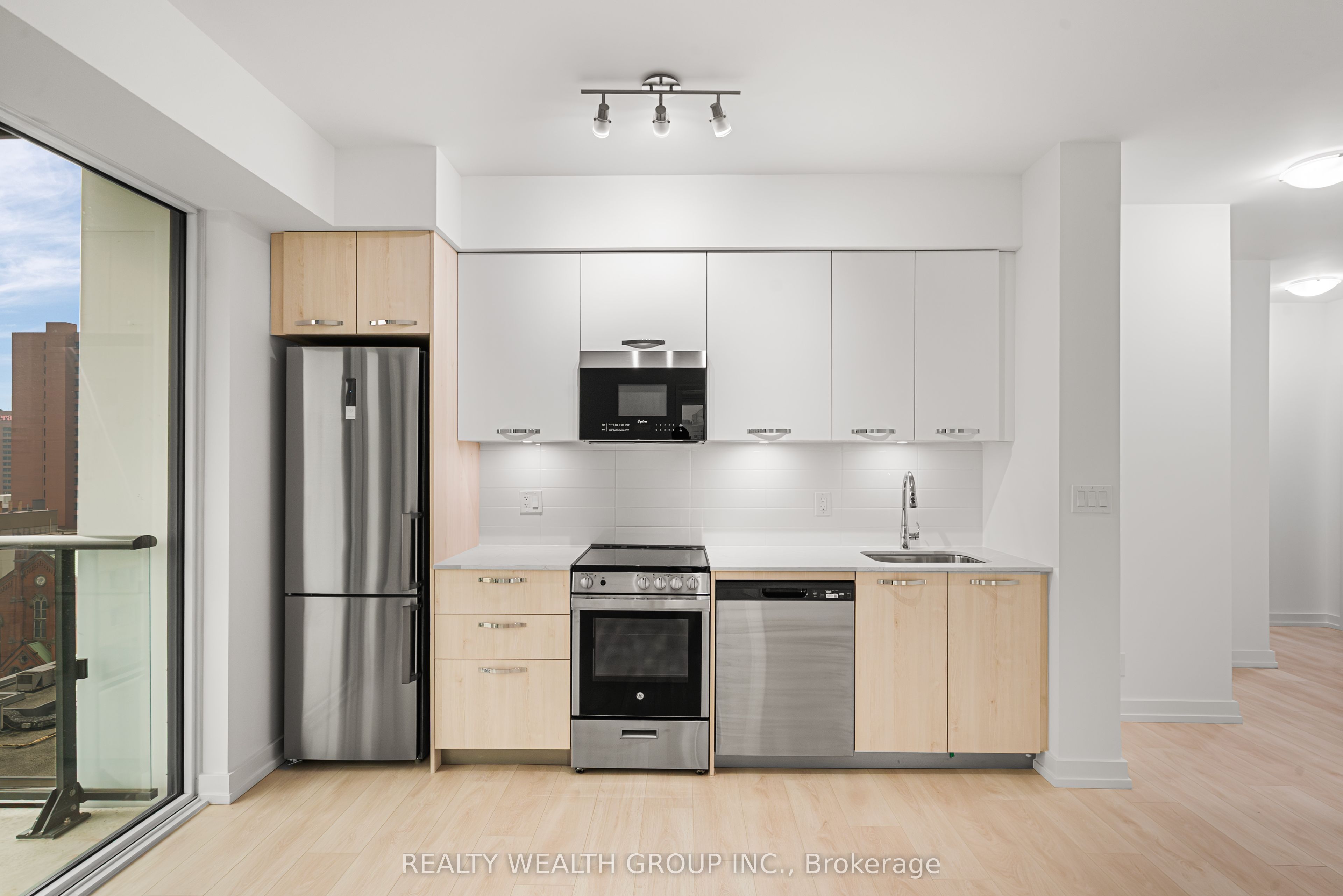 75 James Street S 1224, Hamilton, ON L8P 4V8 photo 5