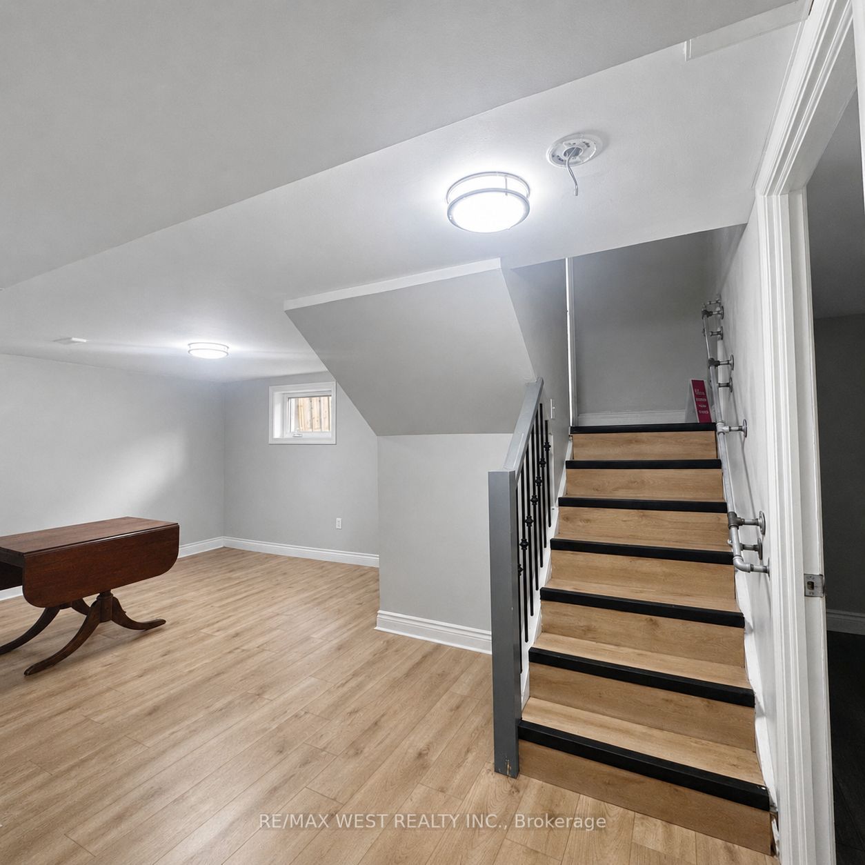 53 Shadyside Avenue BSMT, Hamilton, ON L8V 3E2 photo 2