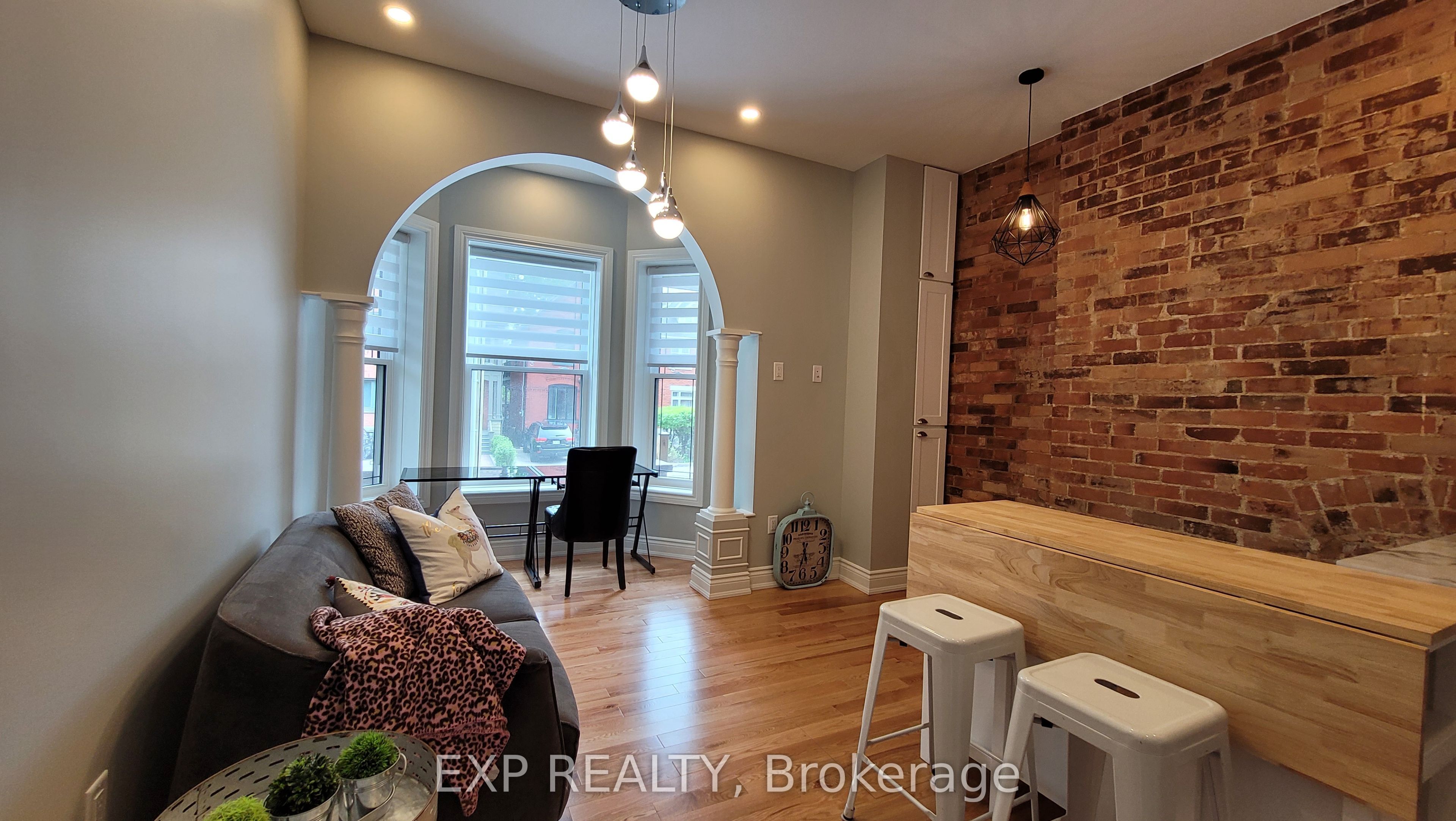 157 James Street 202, Ottawa Centre, ON K1R 5M4