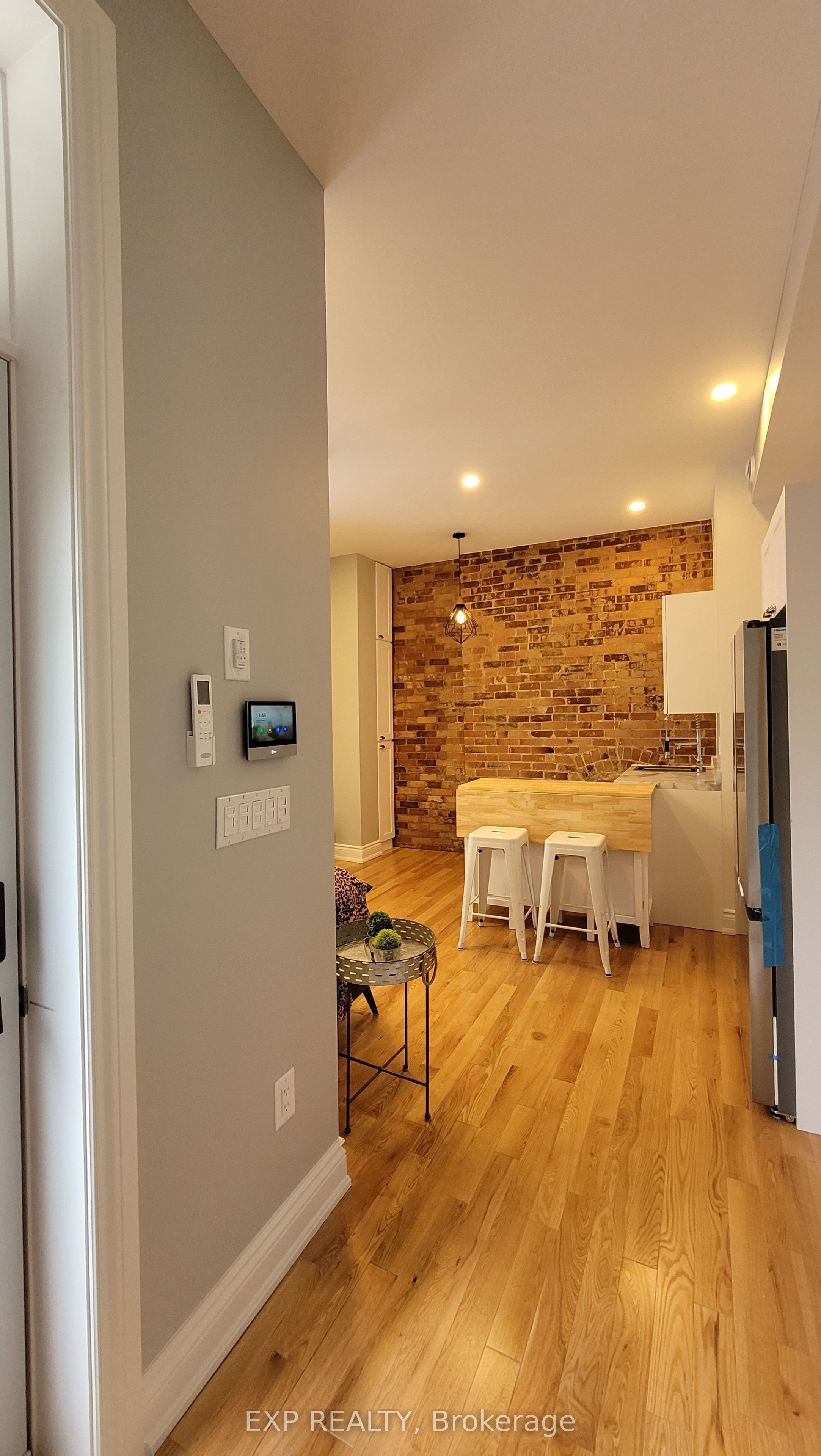 157 James Street 202, Ottawa Centre, ON K1R 5M4 photo 2