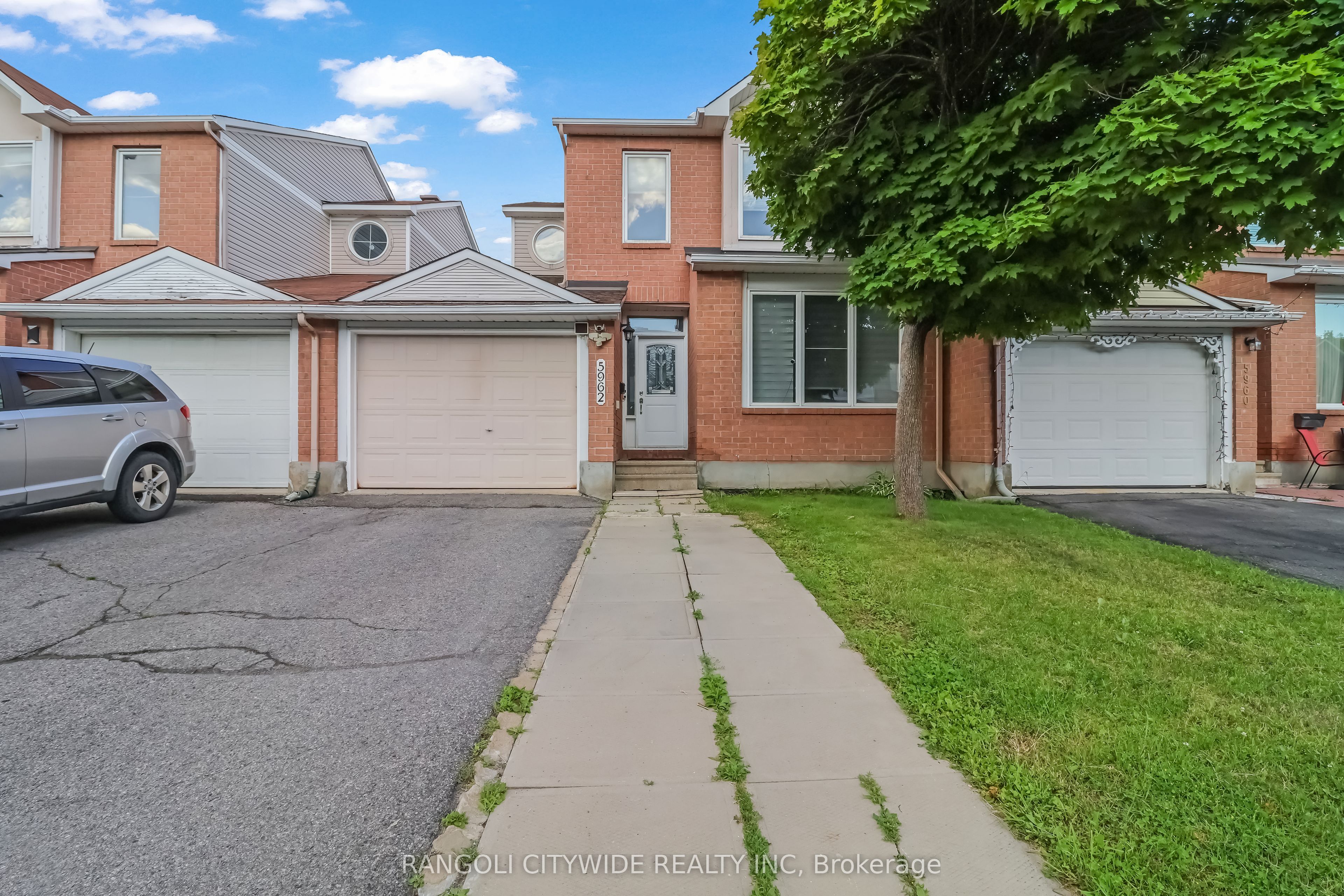 5962 Pineglade Crescent, Orleans - Convent Glen and Area, ON K1W 1G7