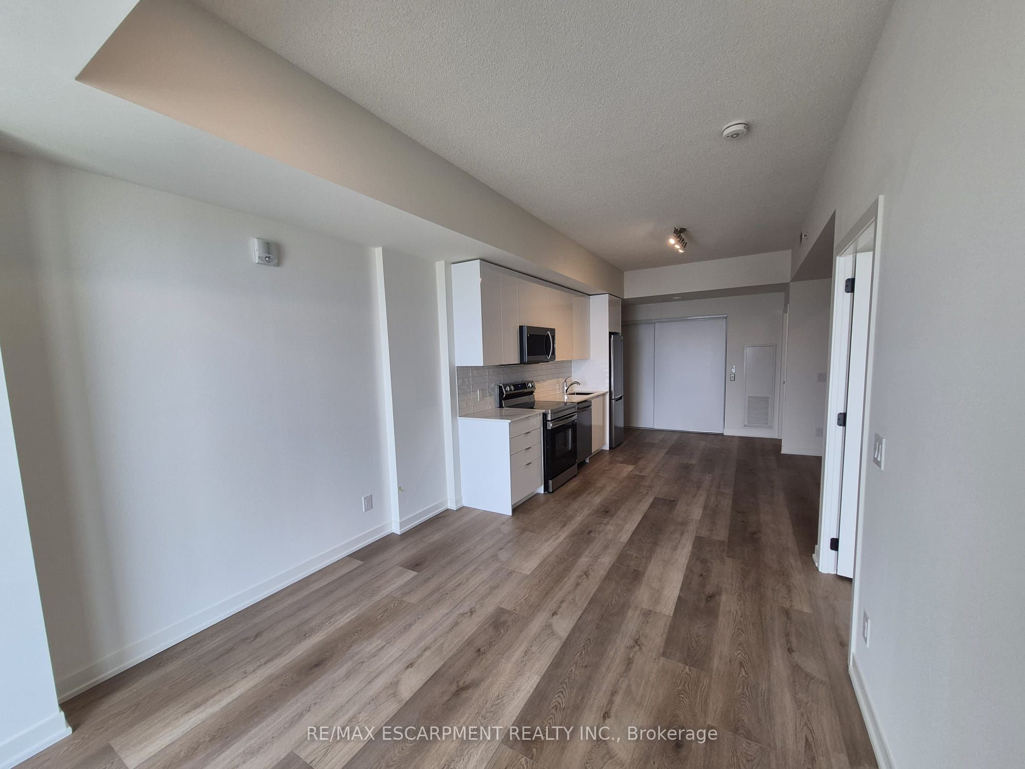 33 Erie Avenue 1603, Brantford, ON N3S 0K7 photo 3