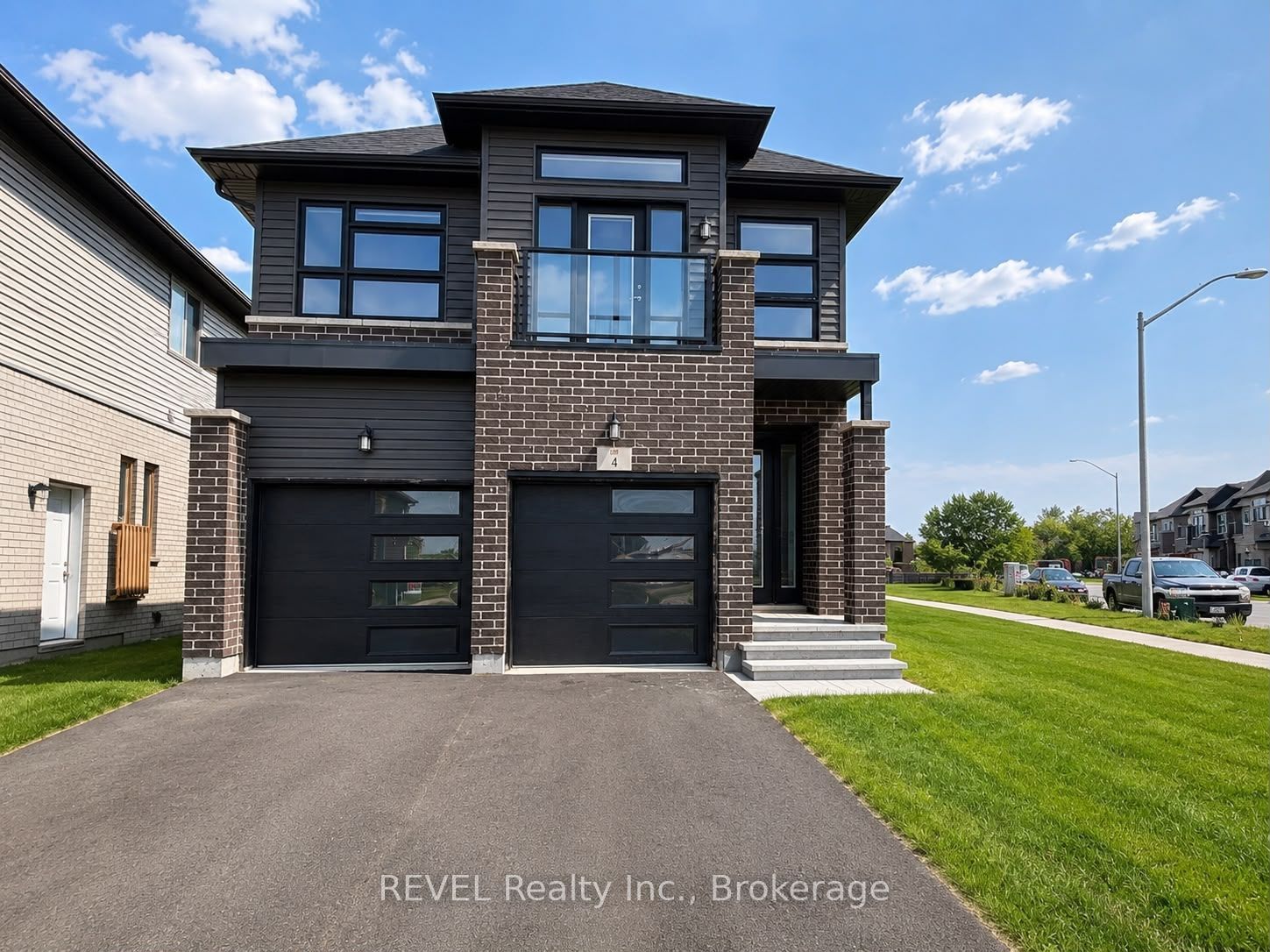 4 Mclaughlin Street, Welland, ON L3B 0J8 photo 2
