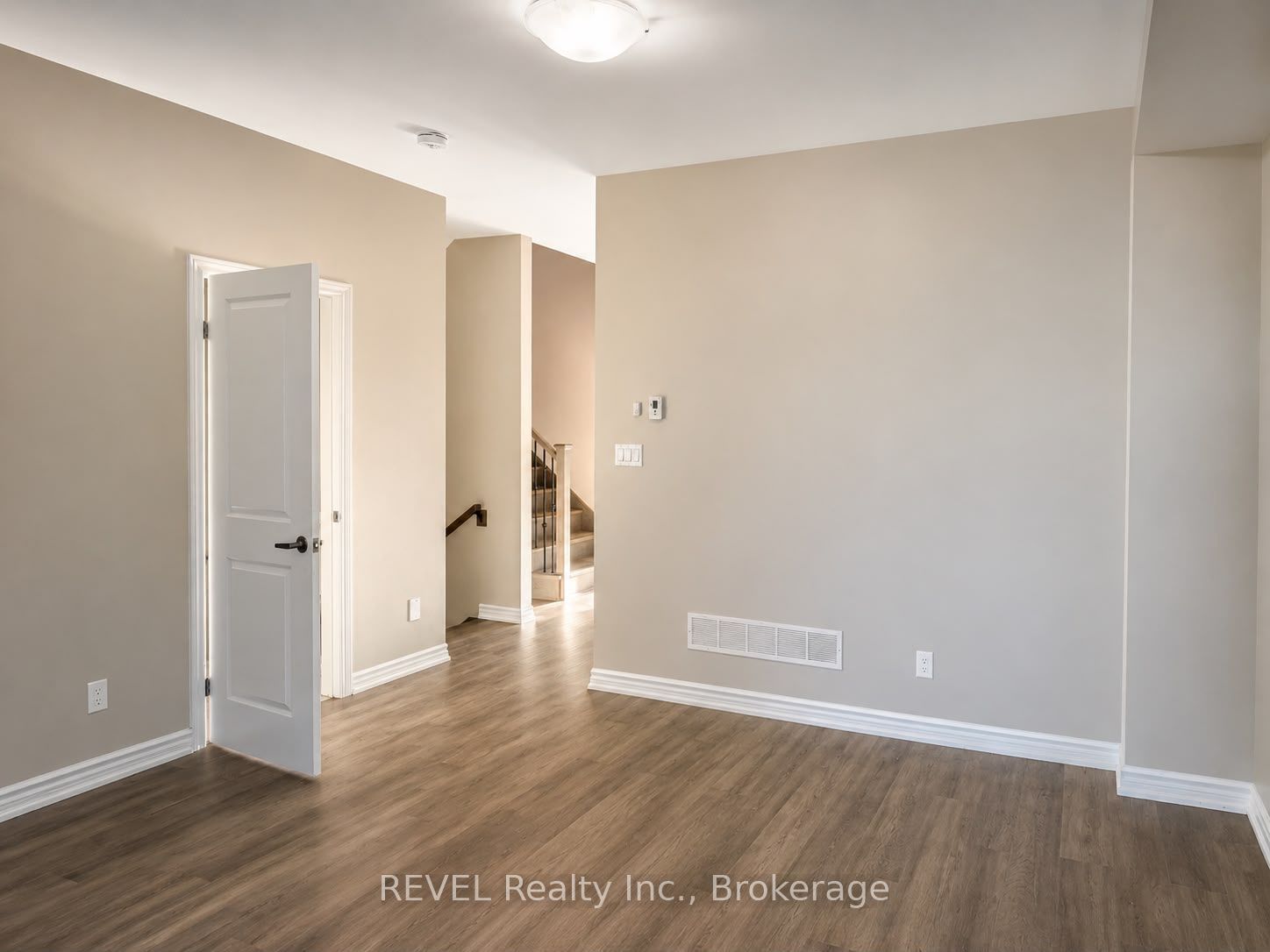 4 Mclaughlin Street, Welland, ON L3B 0J8 photo 3